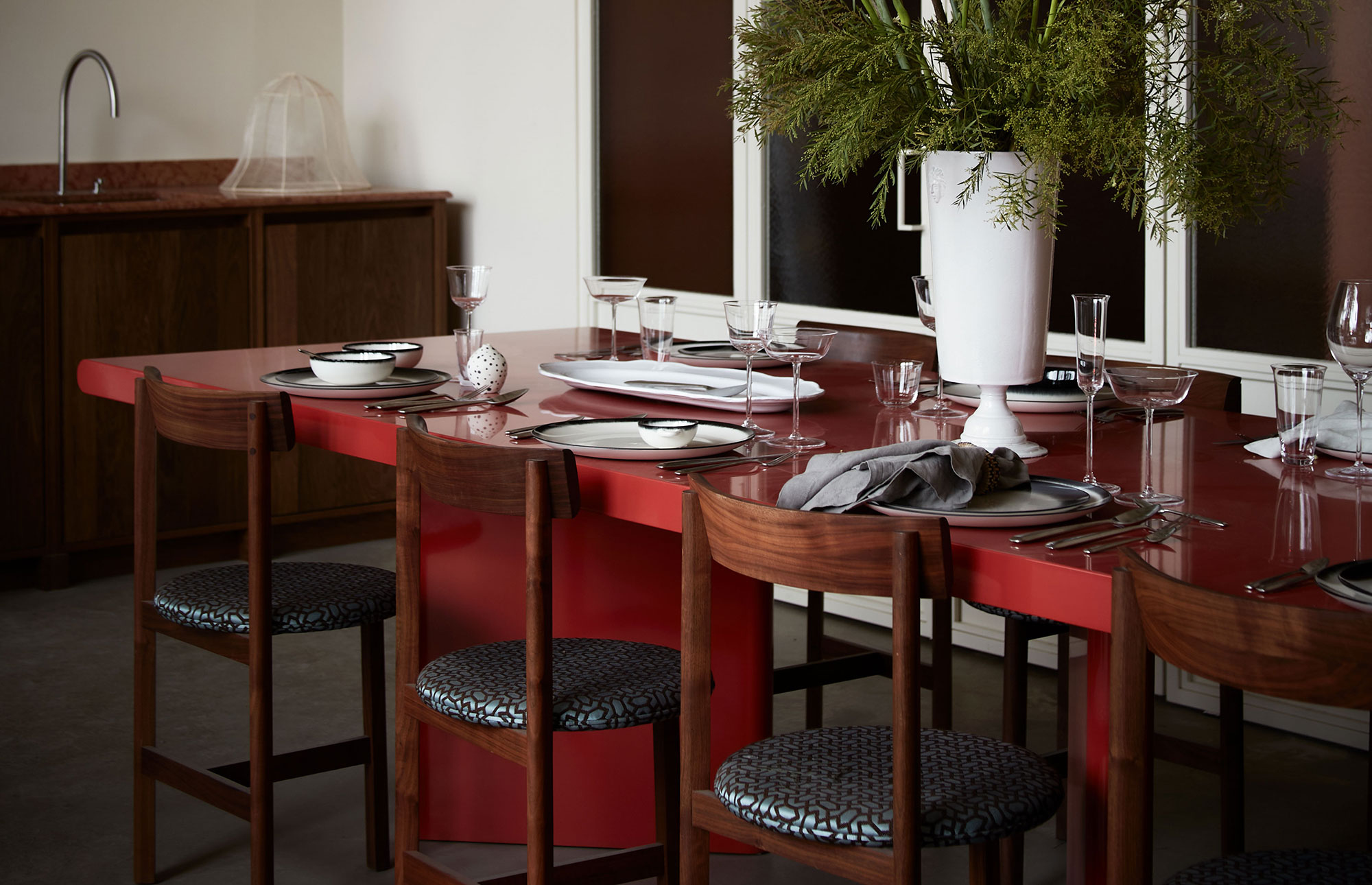 54262 E40d9e0bde Red Table 4121838 Portrait