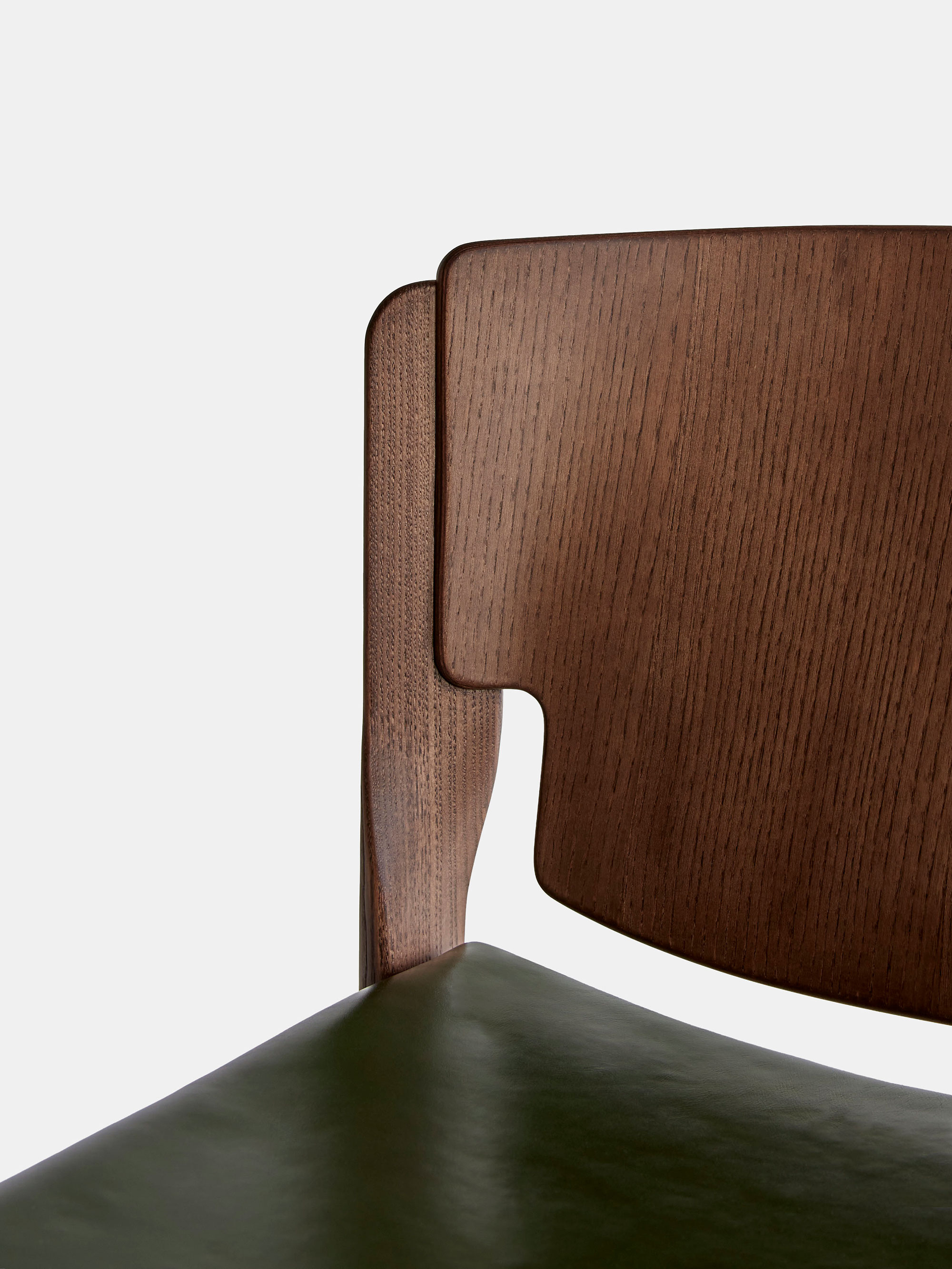 54563 50068135a1 Tacchini Paola Chair Zareen 03 3121592 Portrait