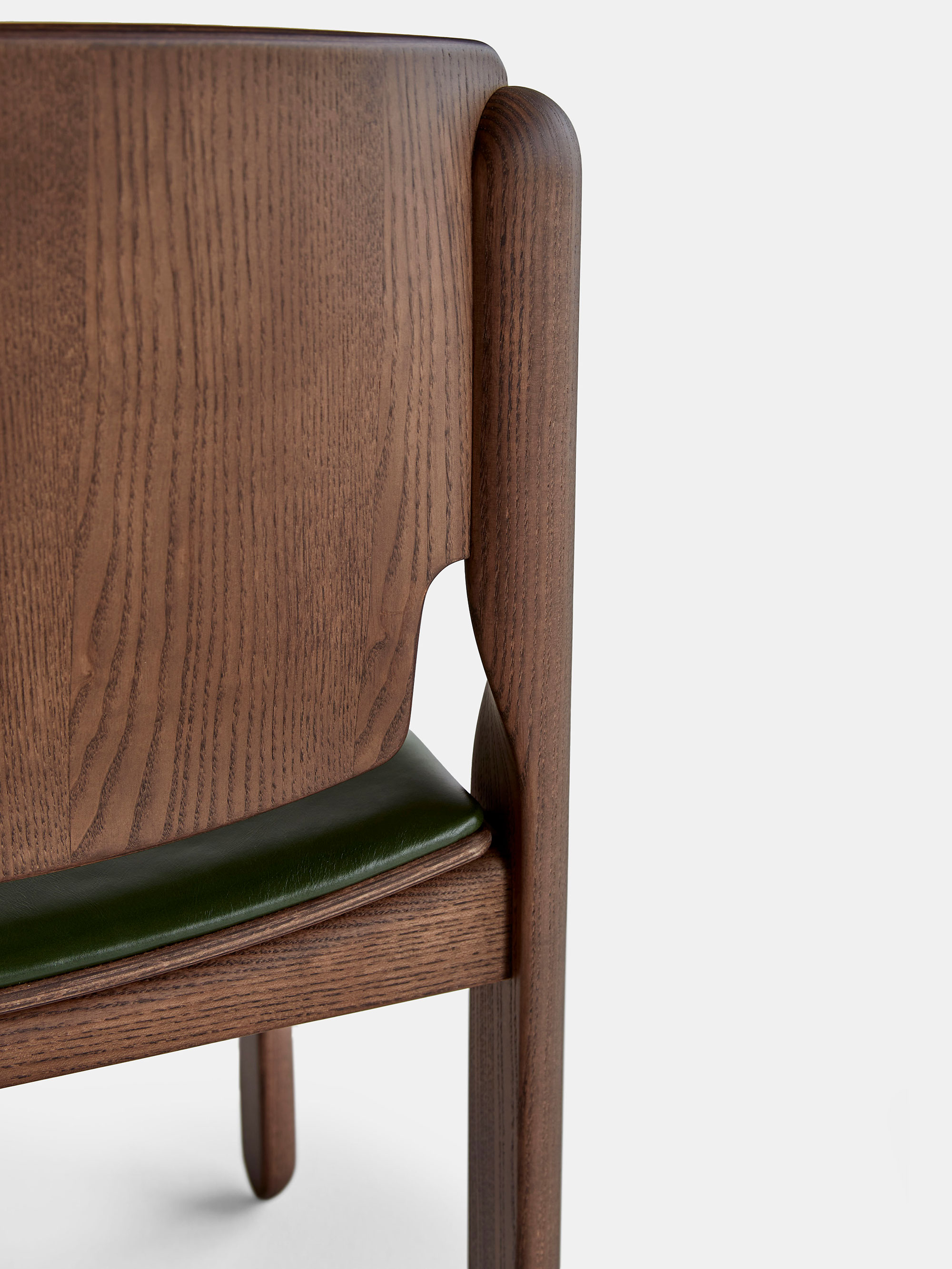 54563 613dbc3313 Tacchini Paola Chair Zareen 03 Hi121589 Portrait