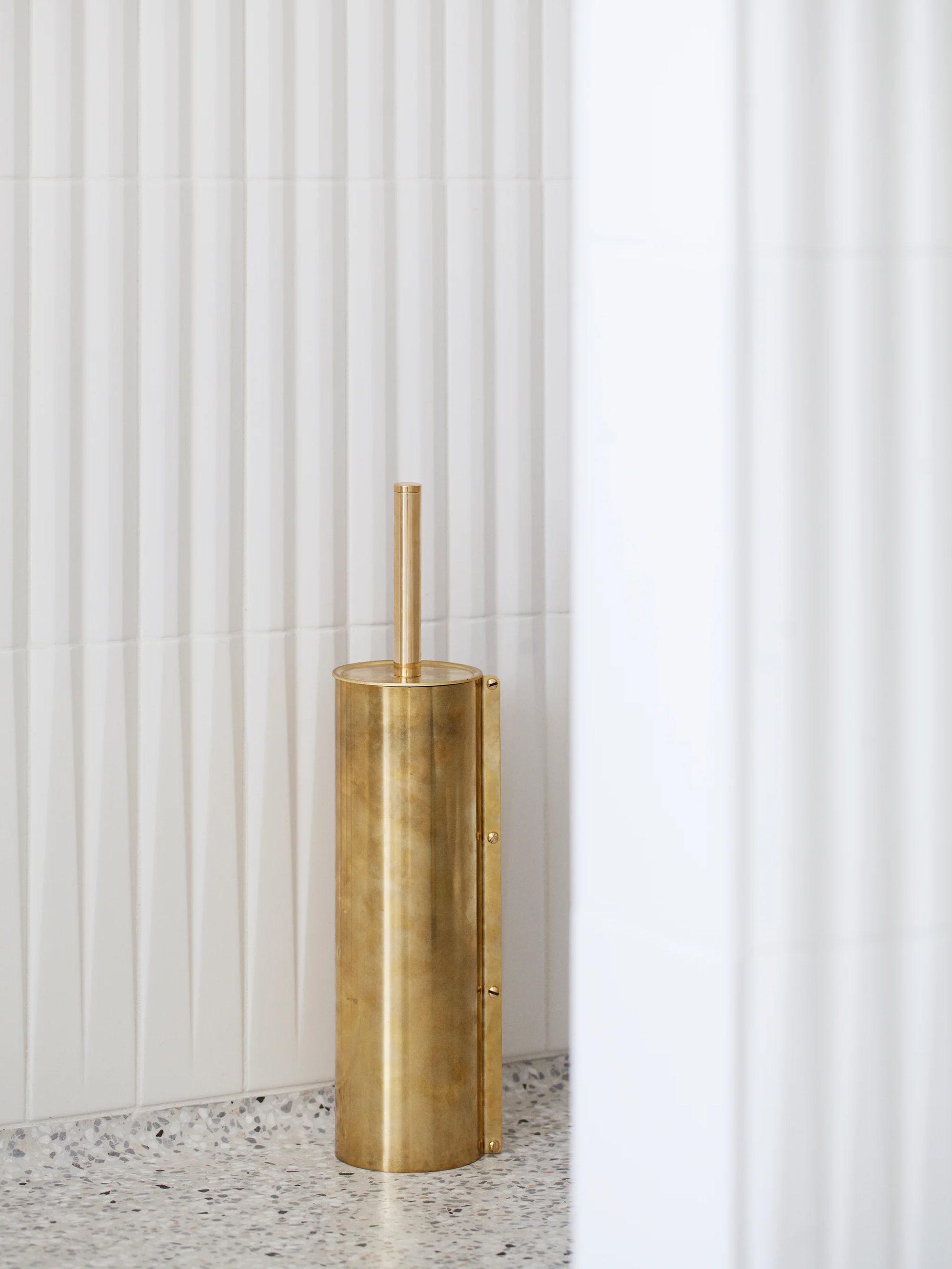 55186 345a177553 Toni Toilet Brush Portrait