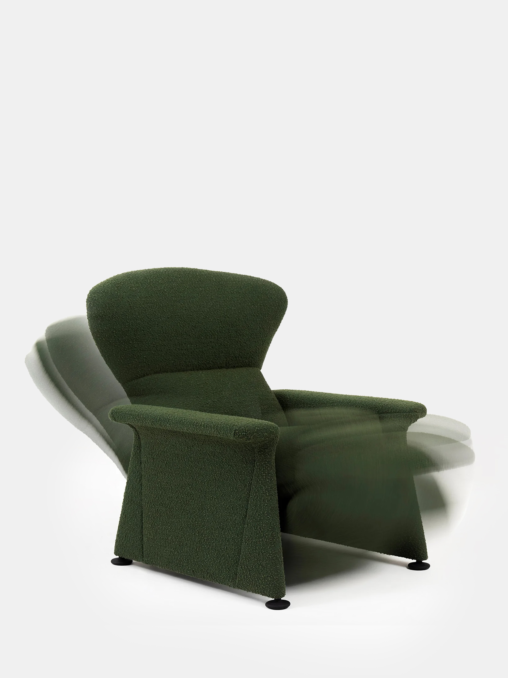 55310 62429ae637 Ewelina Reclining Armchair Portrait