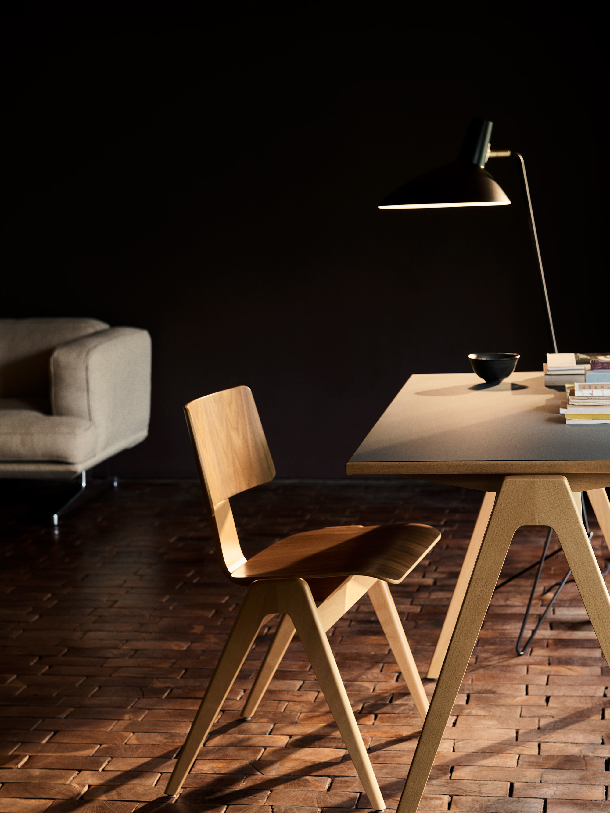 55314 0681595aab Daystak Table Rd2 Daystak Side Chair Rd1 Tripod Hm9 Portrait