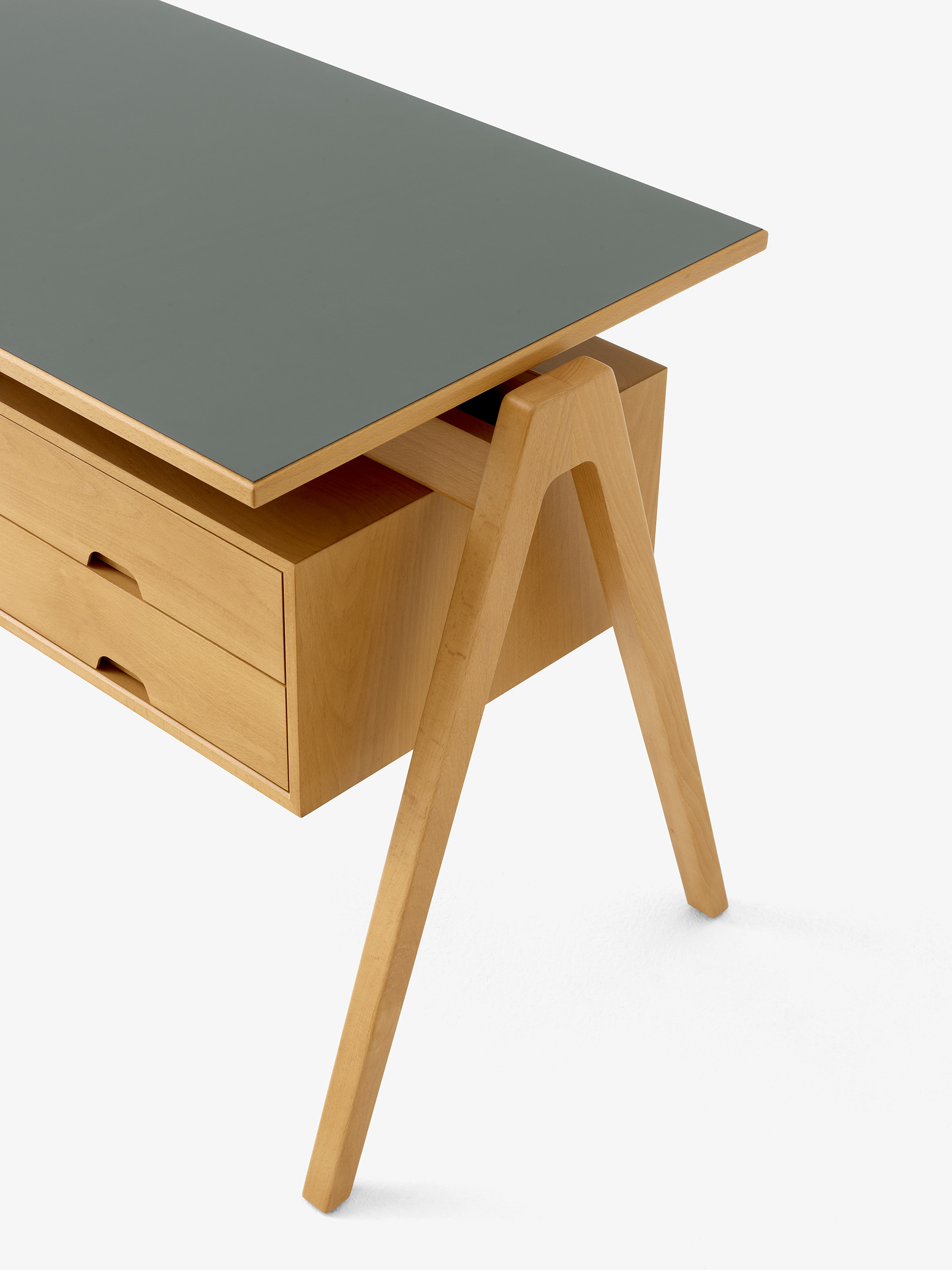 55315 3a75394769 Daystak Table Rd2 Rd3 W Daystak Desk Drawer Fenix Verde Comodoro And Beech Detail Portrait