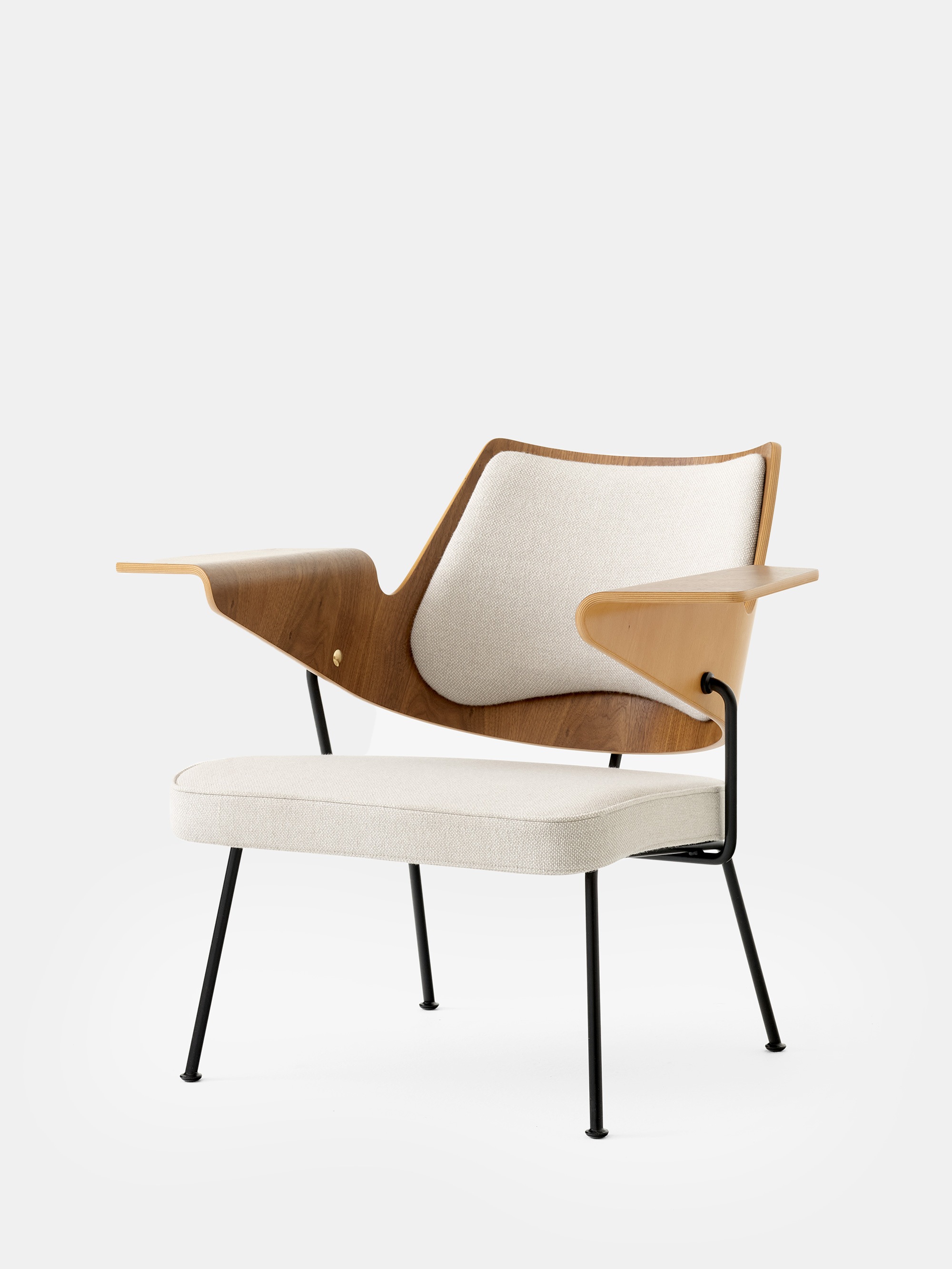 55328 24d906bf37 Rfh Lounge Chair Rd8 Black W Walnut And Beech And Hallingdal 103 Angled Front Portrait