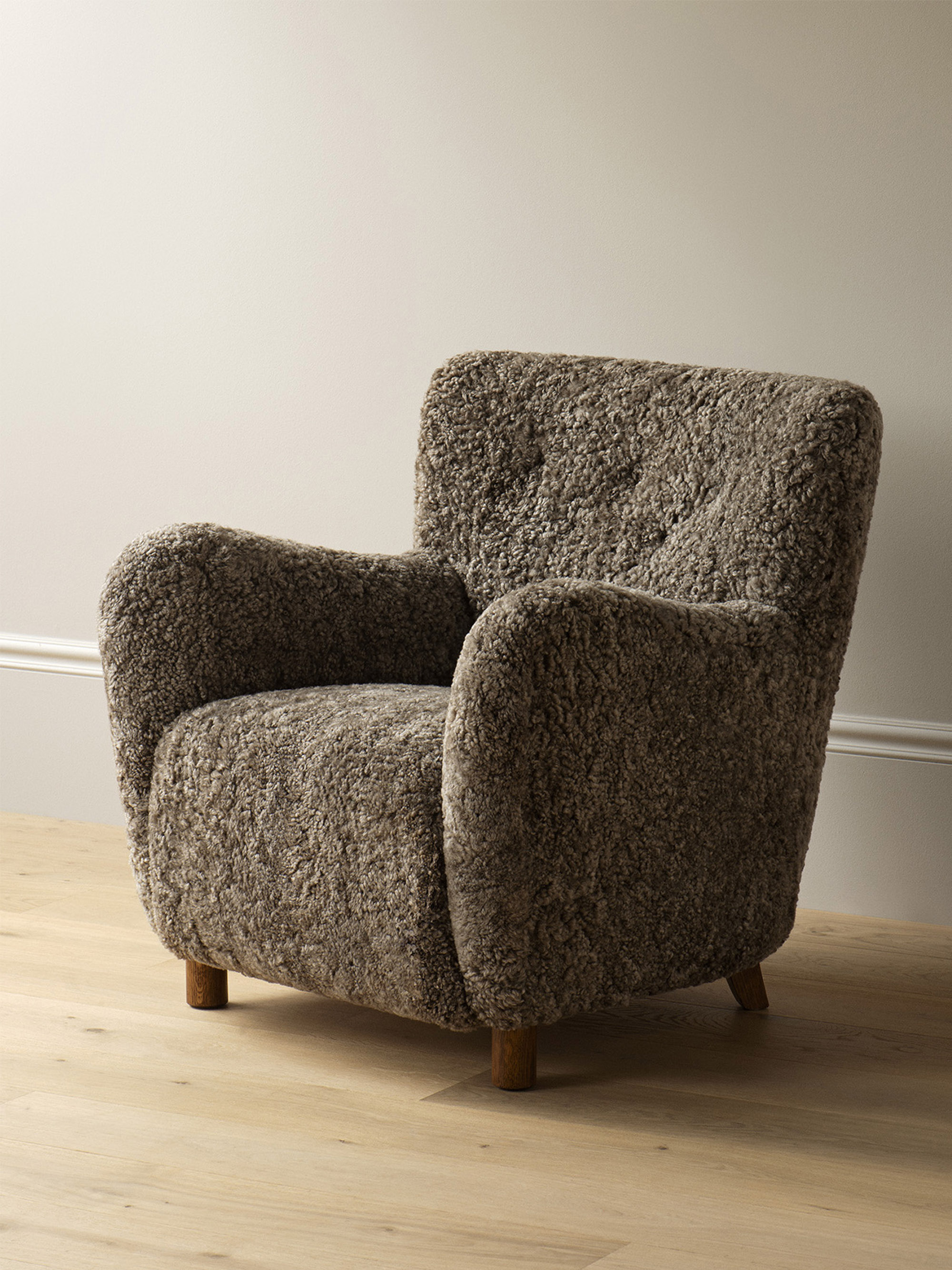 56044 Bef528ac9e 54chair Dagmar Portrait