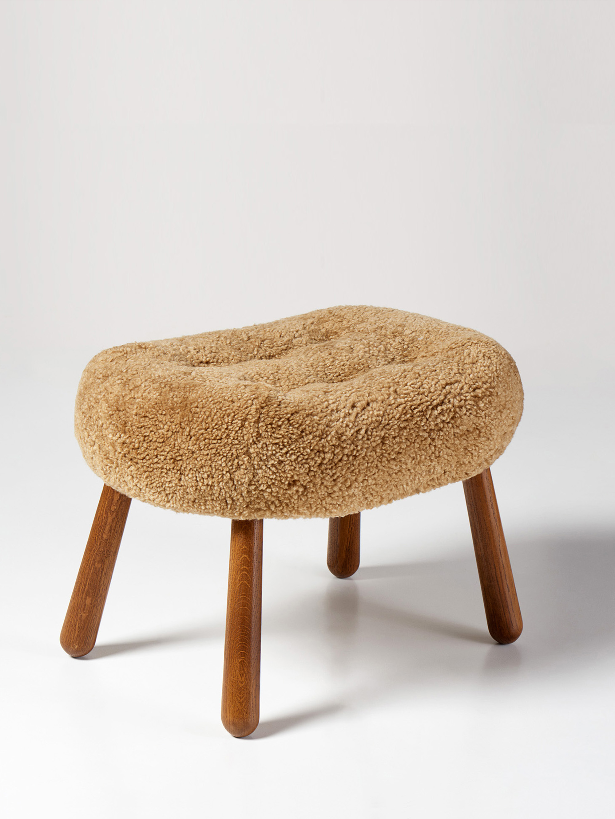 56685 Ae189bae65 Clam Stool Sk Maple Fumed Oak Detail Portrait