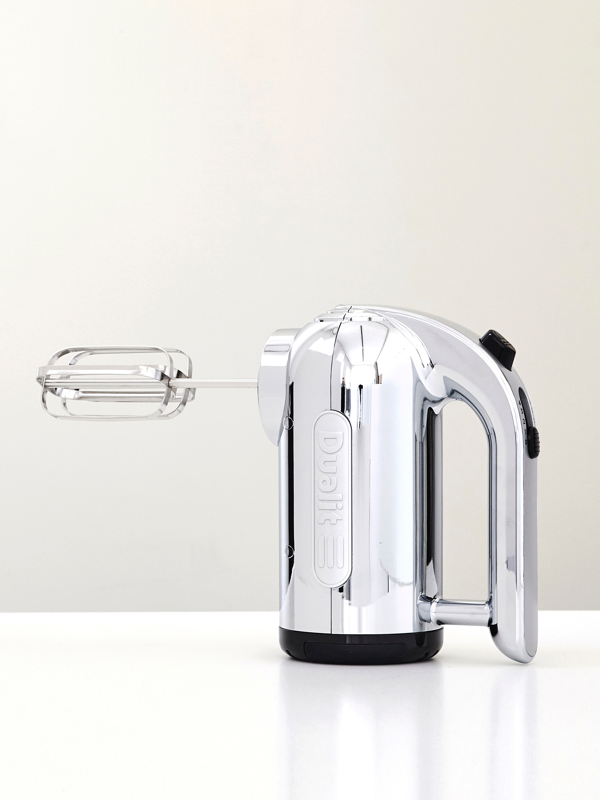 5701 385c9995fc 597410 8 Dualit Hand Mixer Portrait