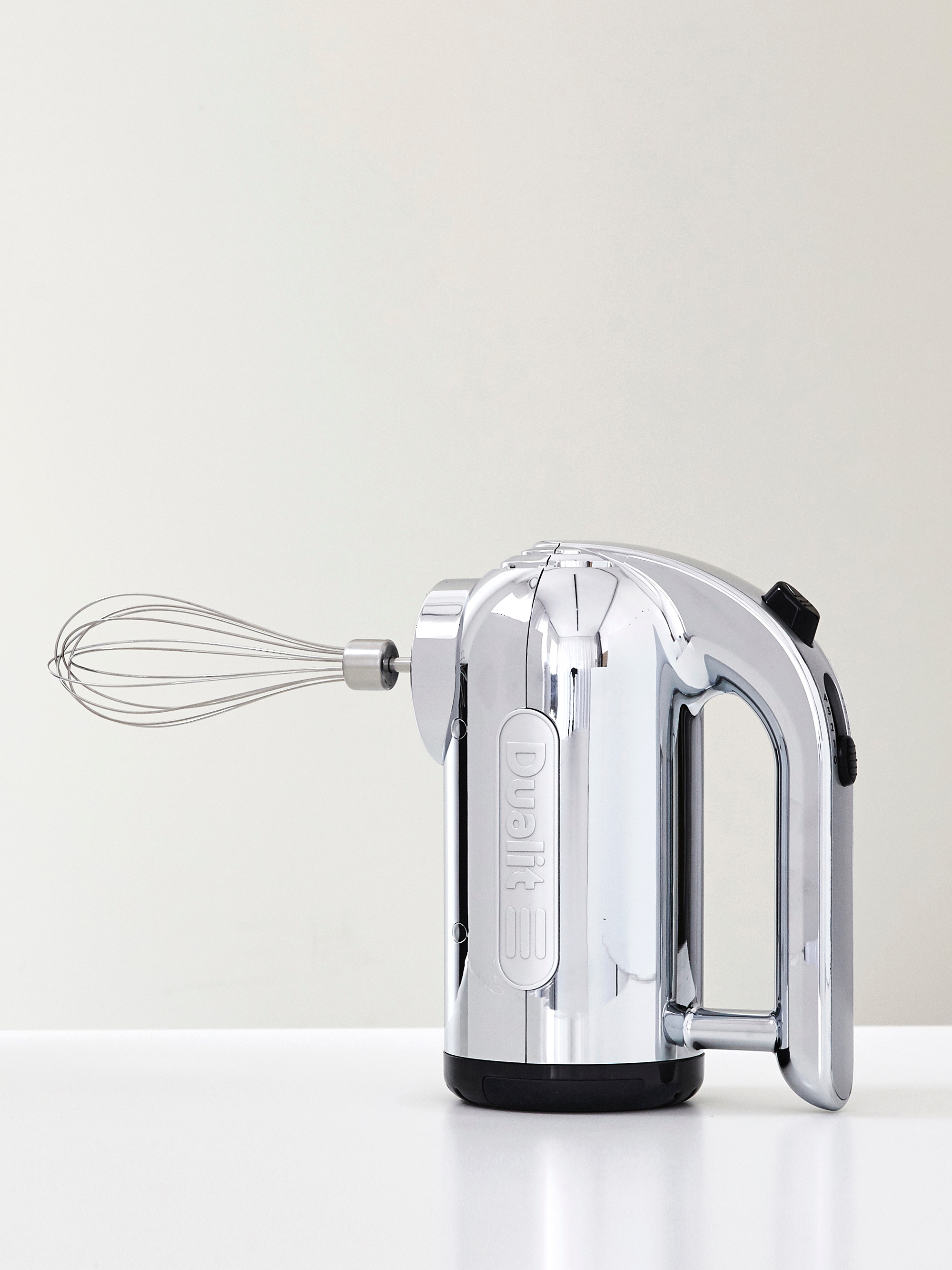 5701 587bf57d08 597410 10 Dualit Hand Mixer Portrait