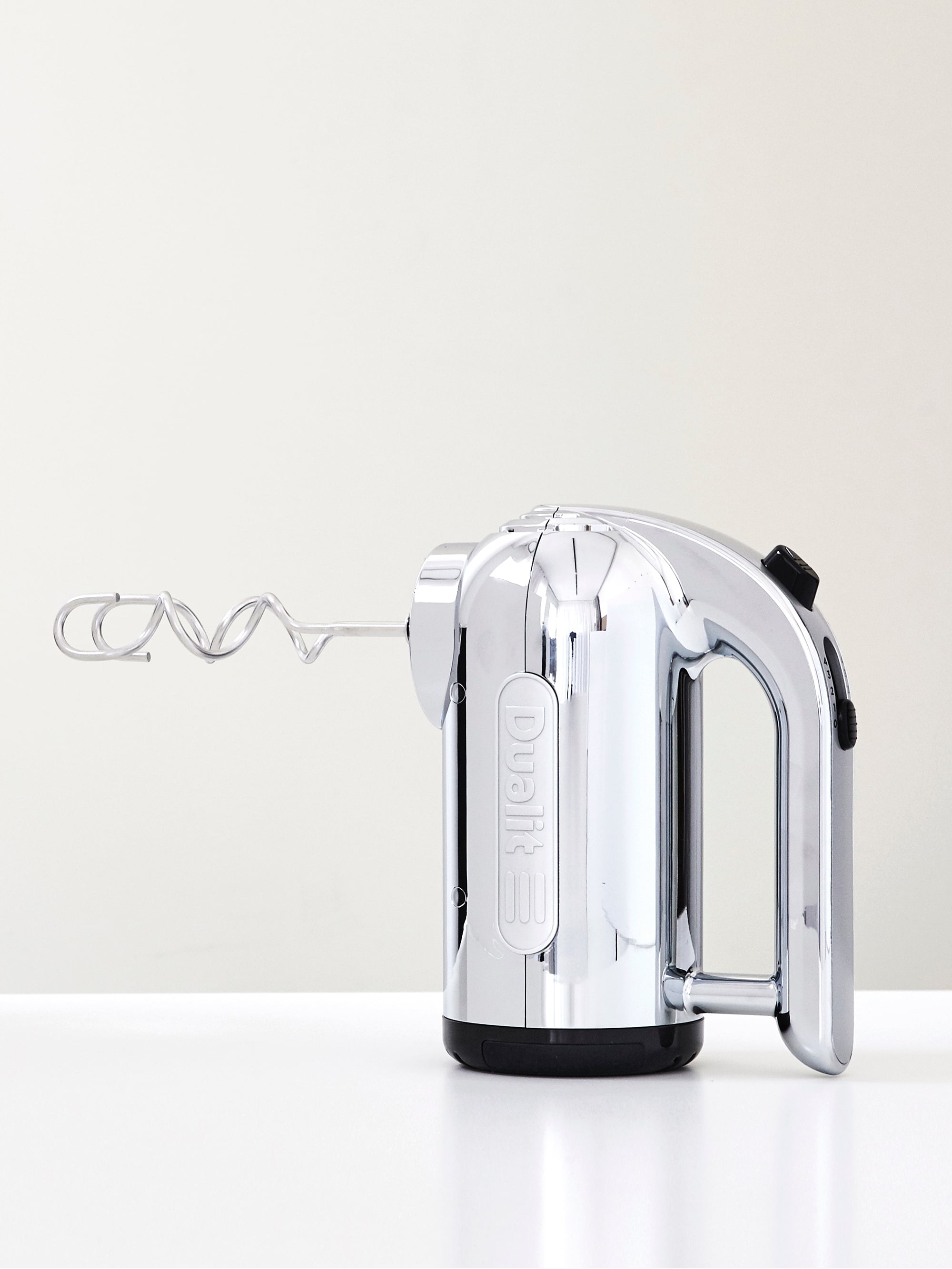 5701 Ec7cb8015d 597410 9 Dualit Hand Mixer Portrait