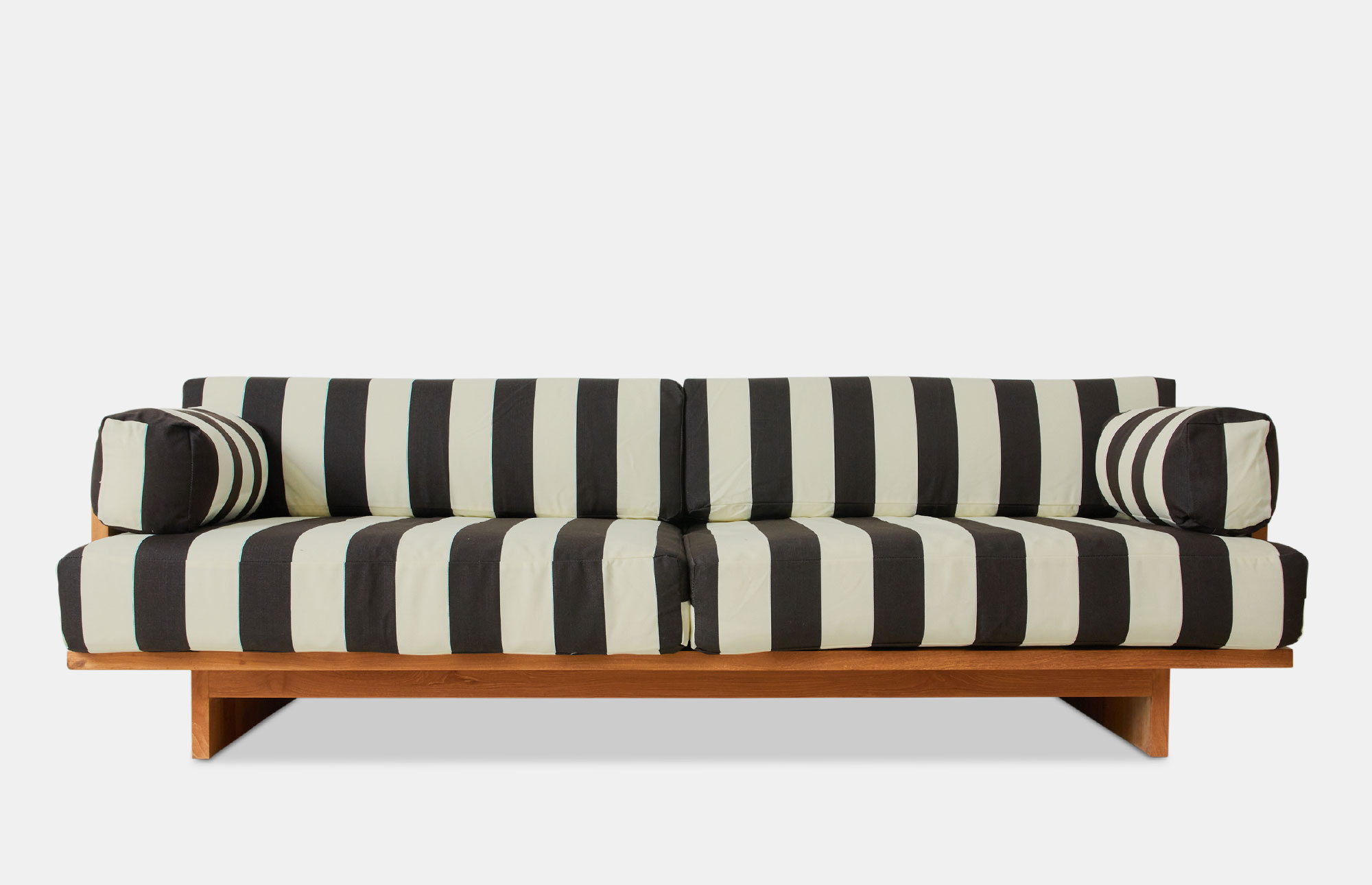 57540 D29d45f7b0 Outdoor Sofa Portrait
