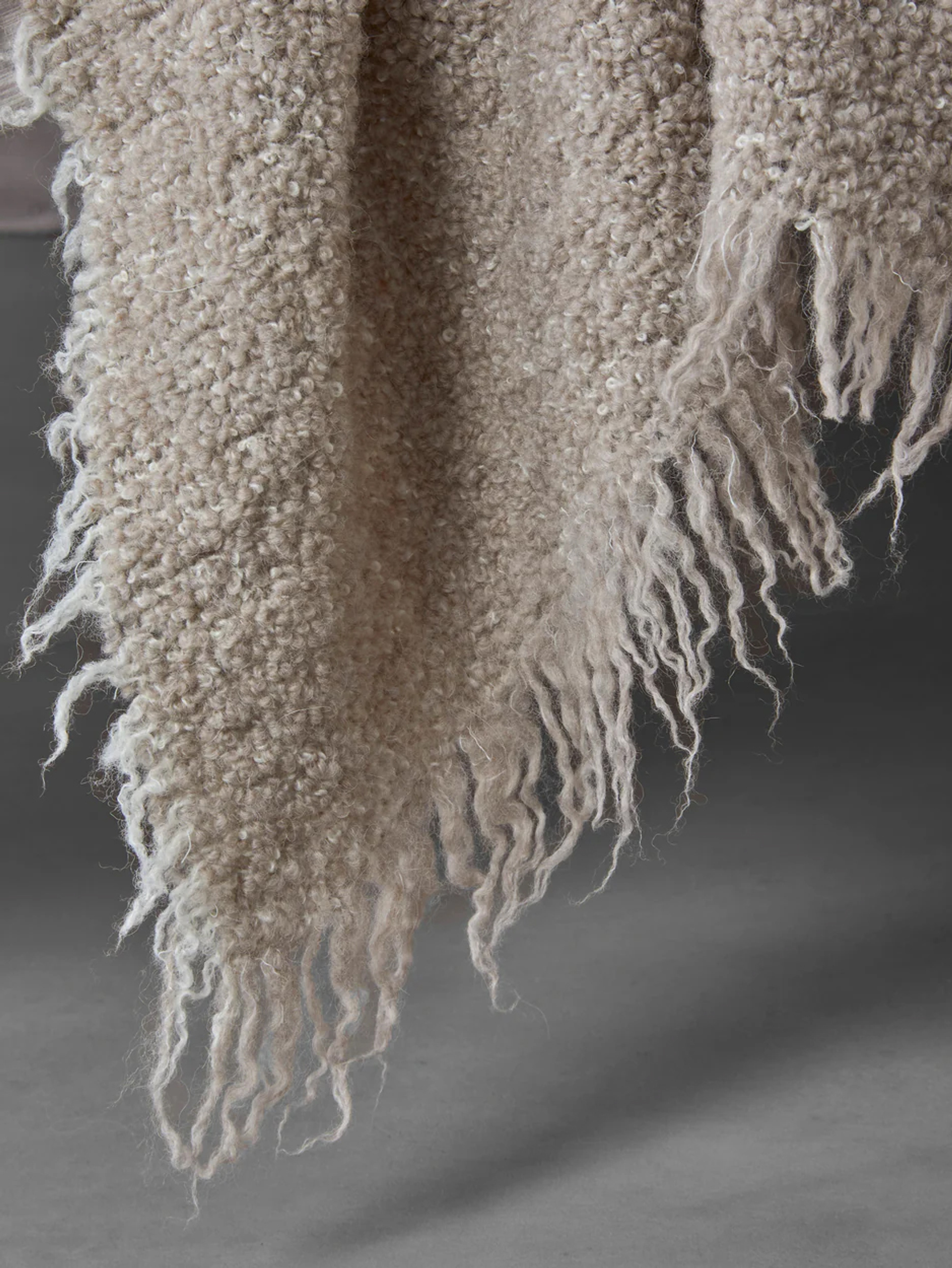 58239 0614209db1 Tuis Coperta Mastice 02 1000x Kopiera Portrait