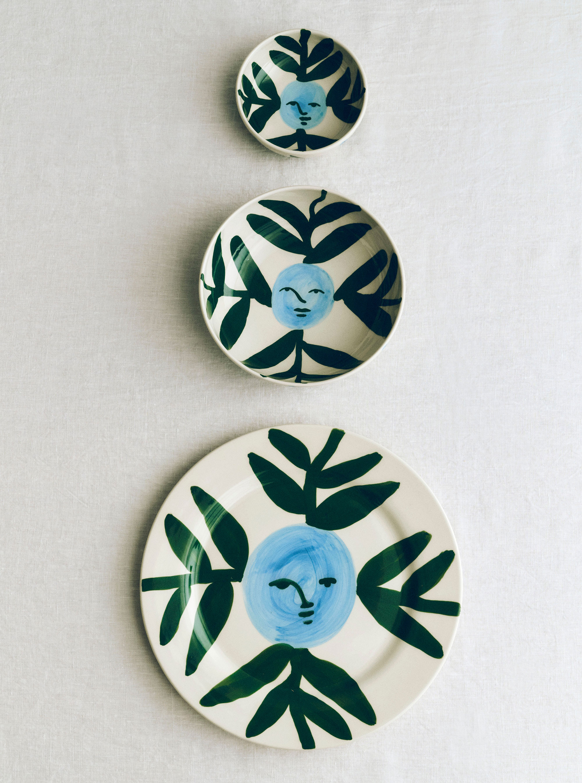 58592 85c776c956 La Pittura Bowl Moon Face Vine La Pittura Plate Moon Face Vine 02 Portrait