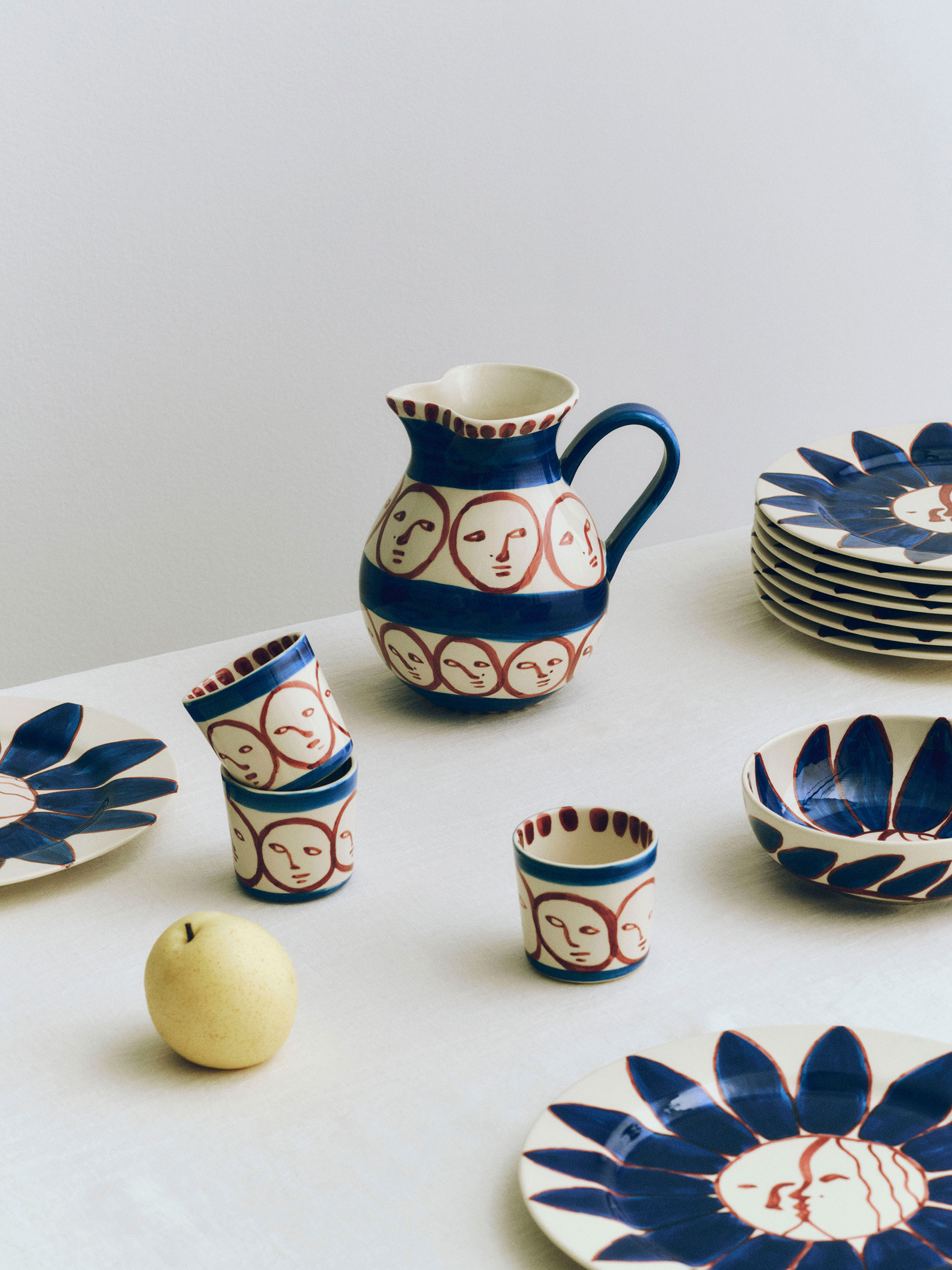 58594 400442bf06 La Pittura Bowl Deep Blue Flower La Pittura Plate Deep Blue Flower La Pittura Cup La Faccia La Pittura Jug La Faccia 01 Portrait