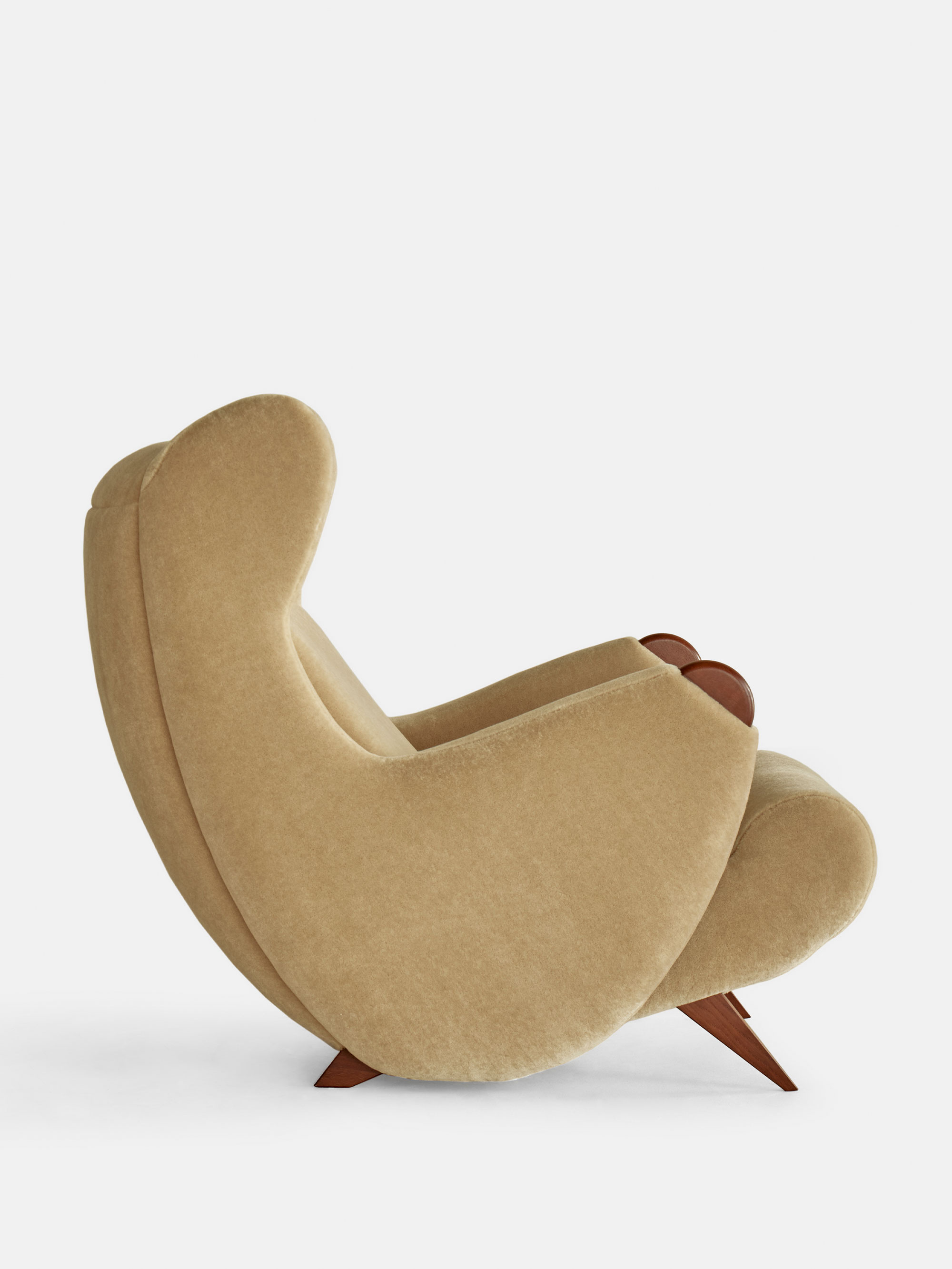 58818 230f4070ba Cadillac Armchair 2 Portrait