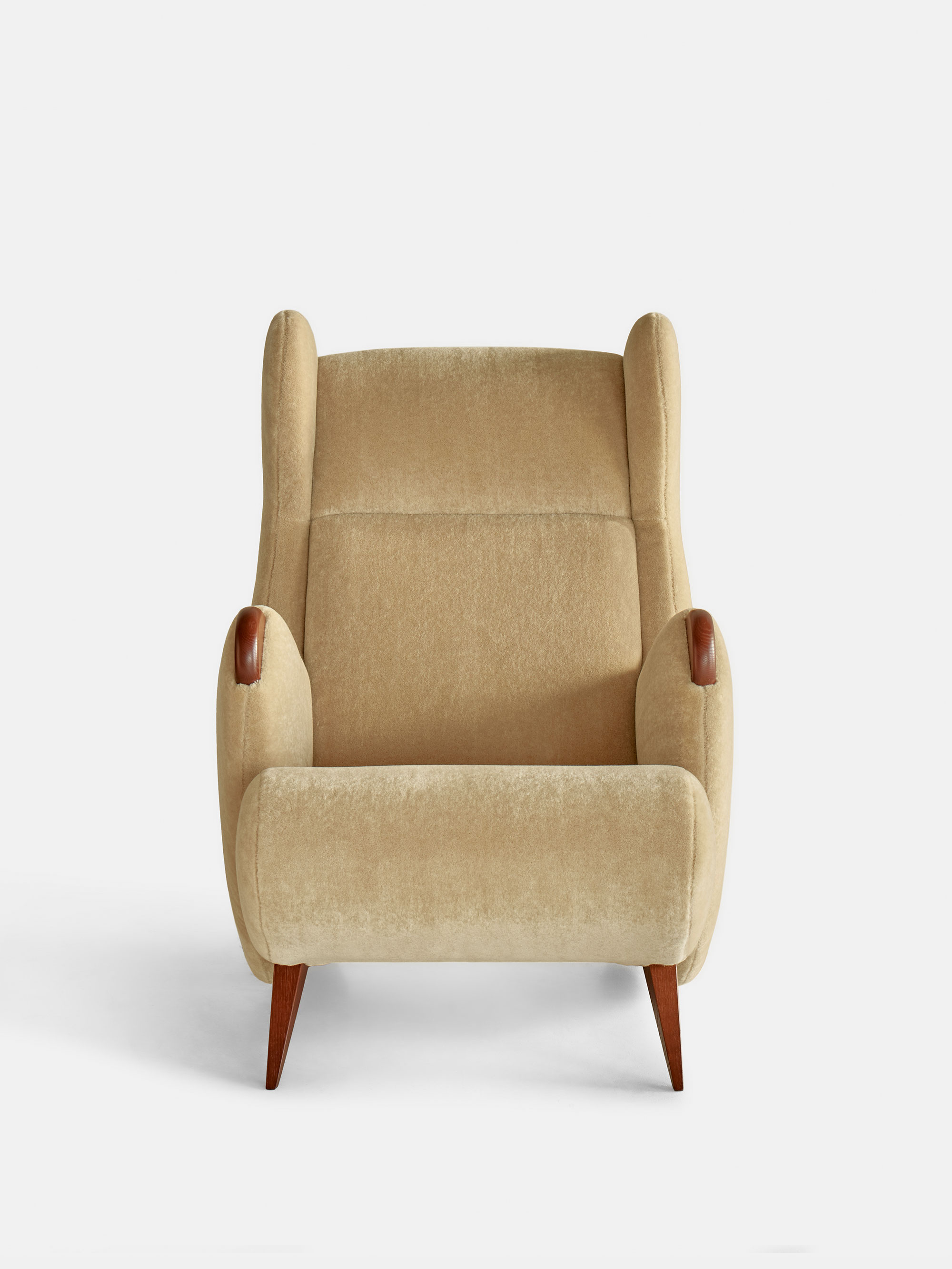 58818 8660b8d9d1 Cadillac Armchair Portrait