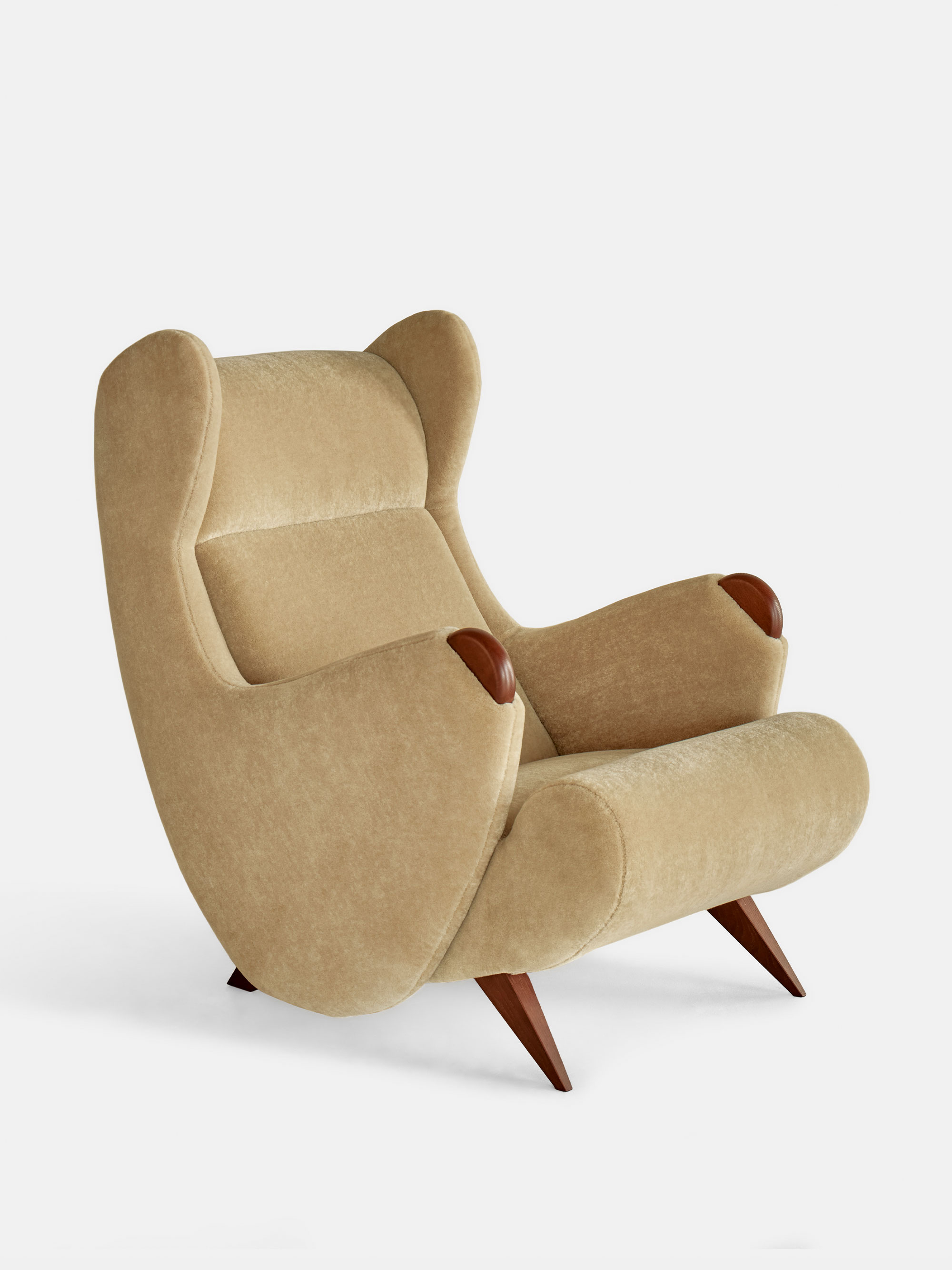 58818 C165885254 Cadillac Armchair 1 Portrait
