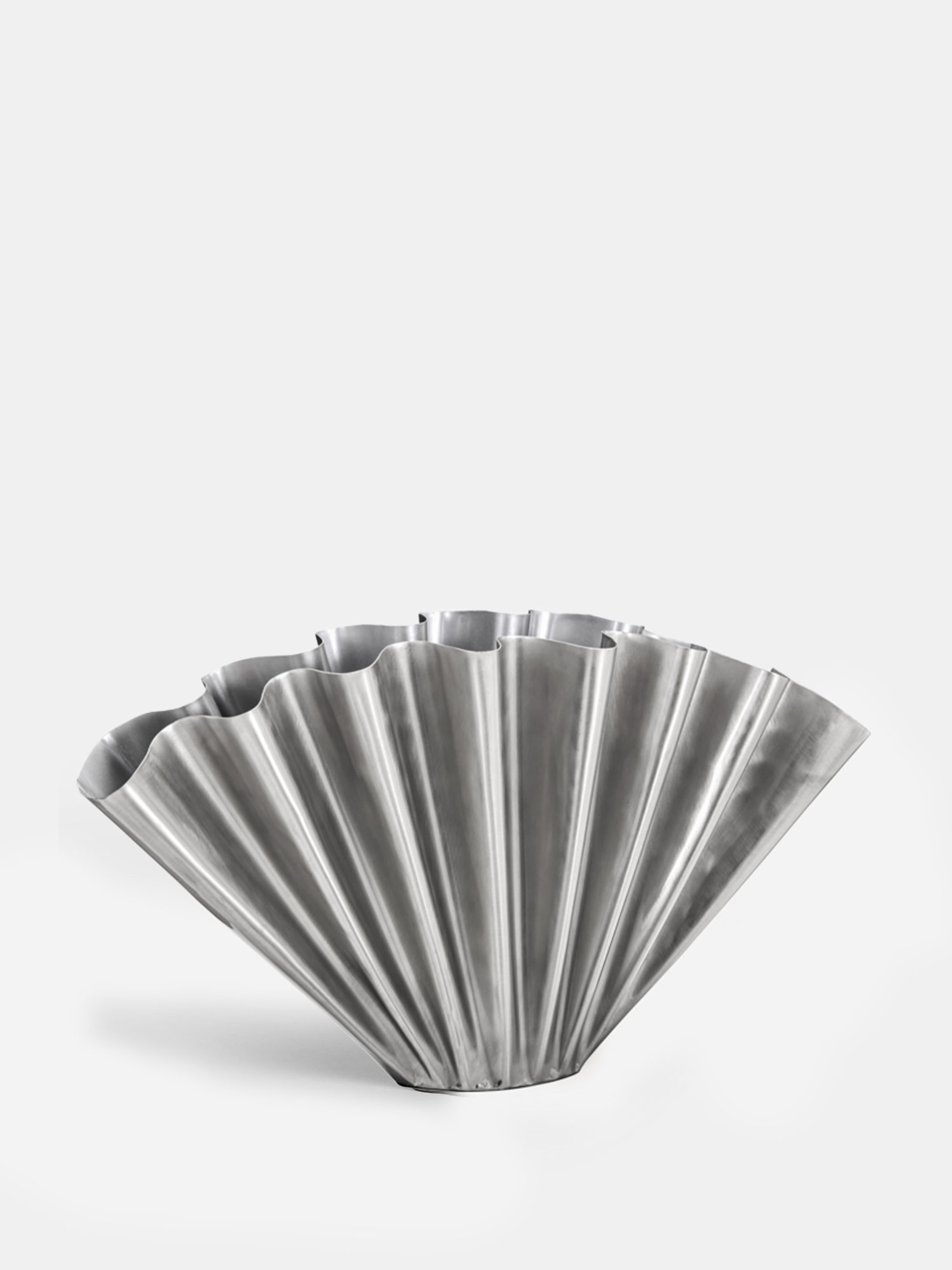 59394 Aaca600c00 Flood Vase Silver Shift Portrait