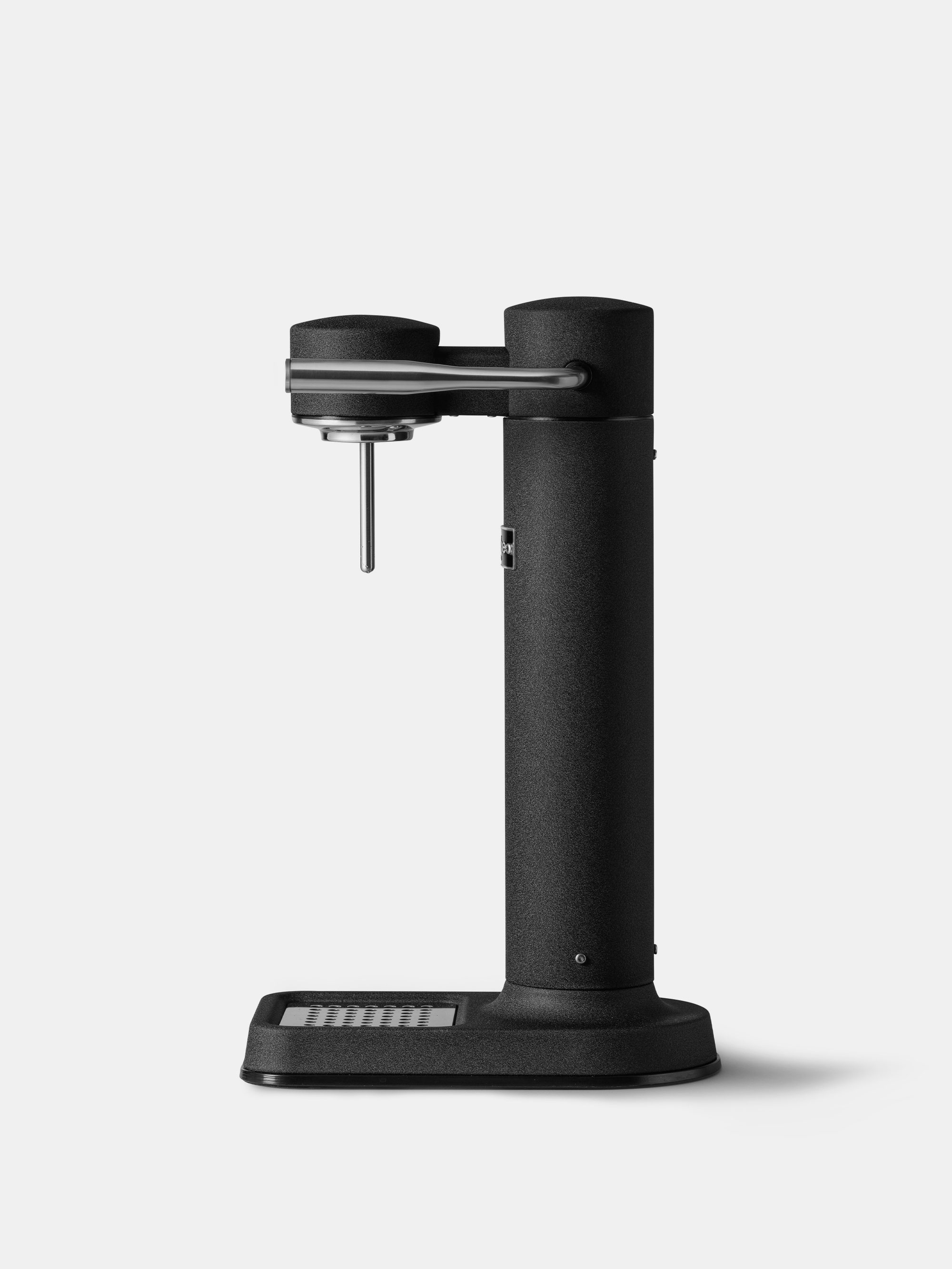 59588 7ad98058d9 Aarke Carbonator 3 Black Portrait