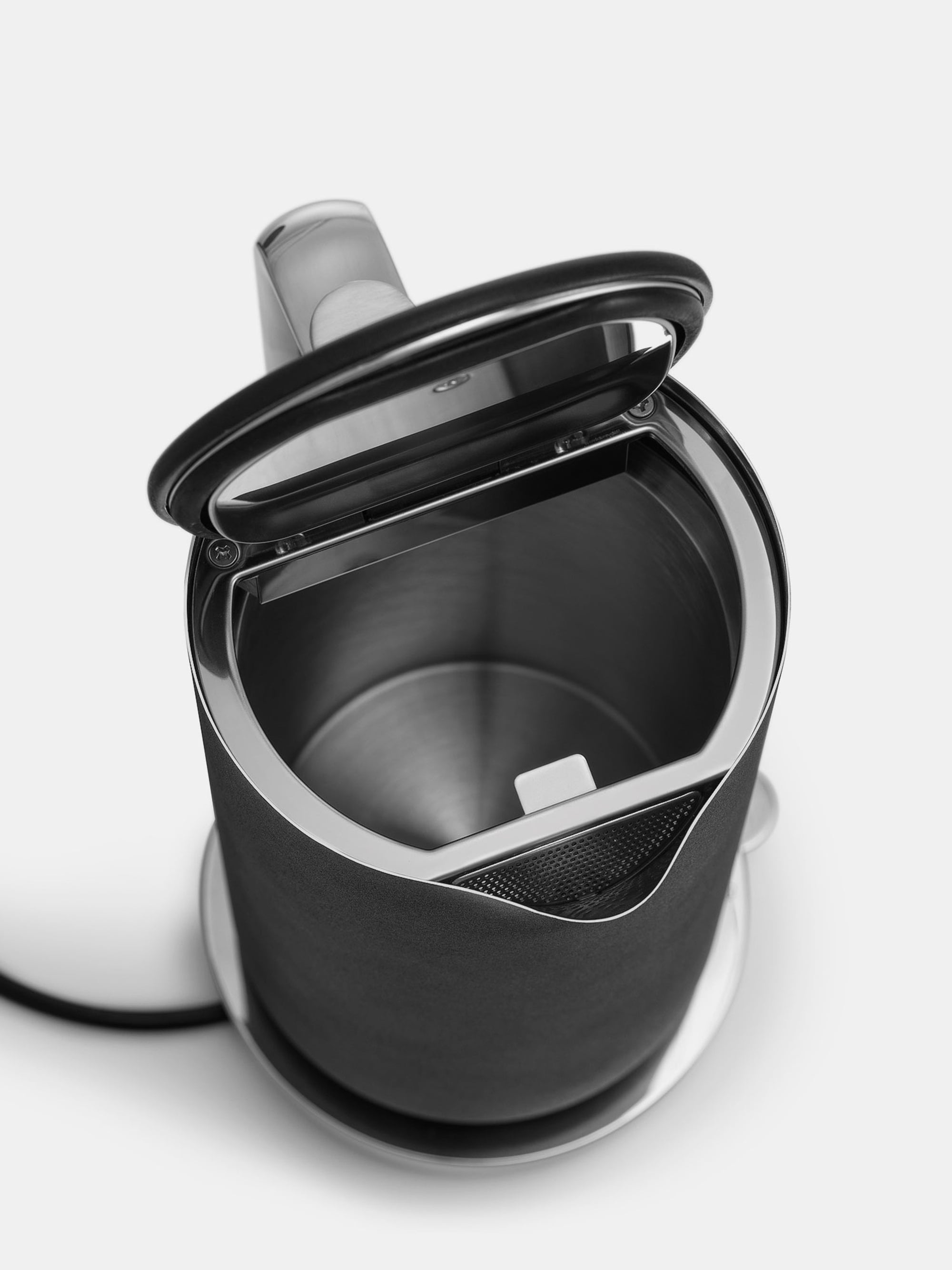 59608 335a038c2e Aarke Kettle Black 1 Portrait