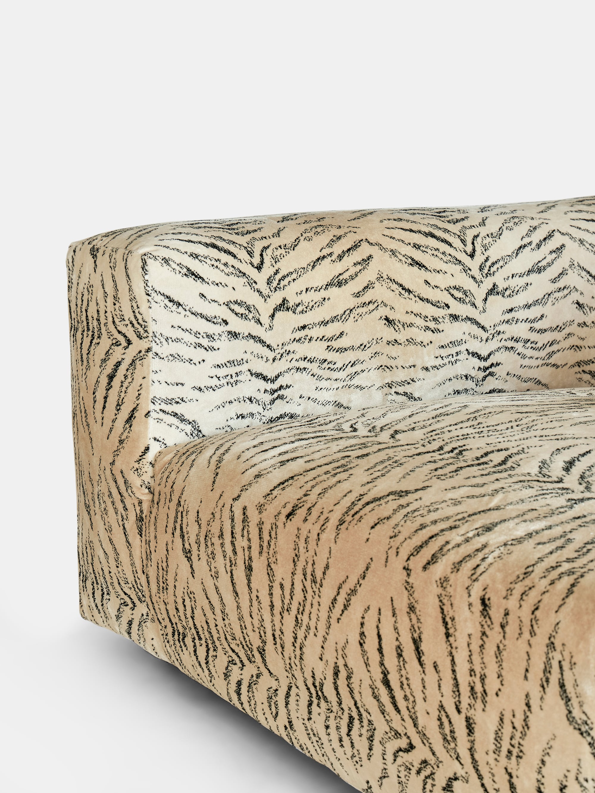 59703 537c6d0ec5 70s Sofa 3 Portrait