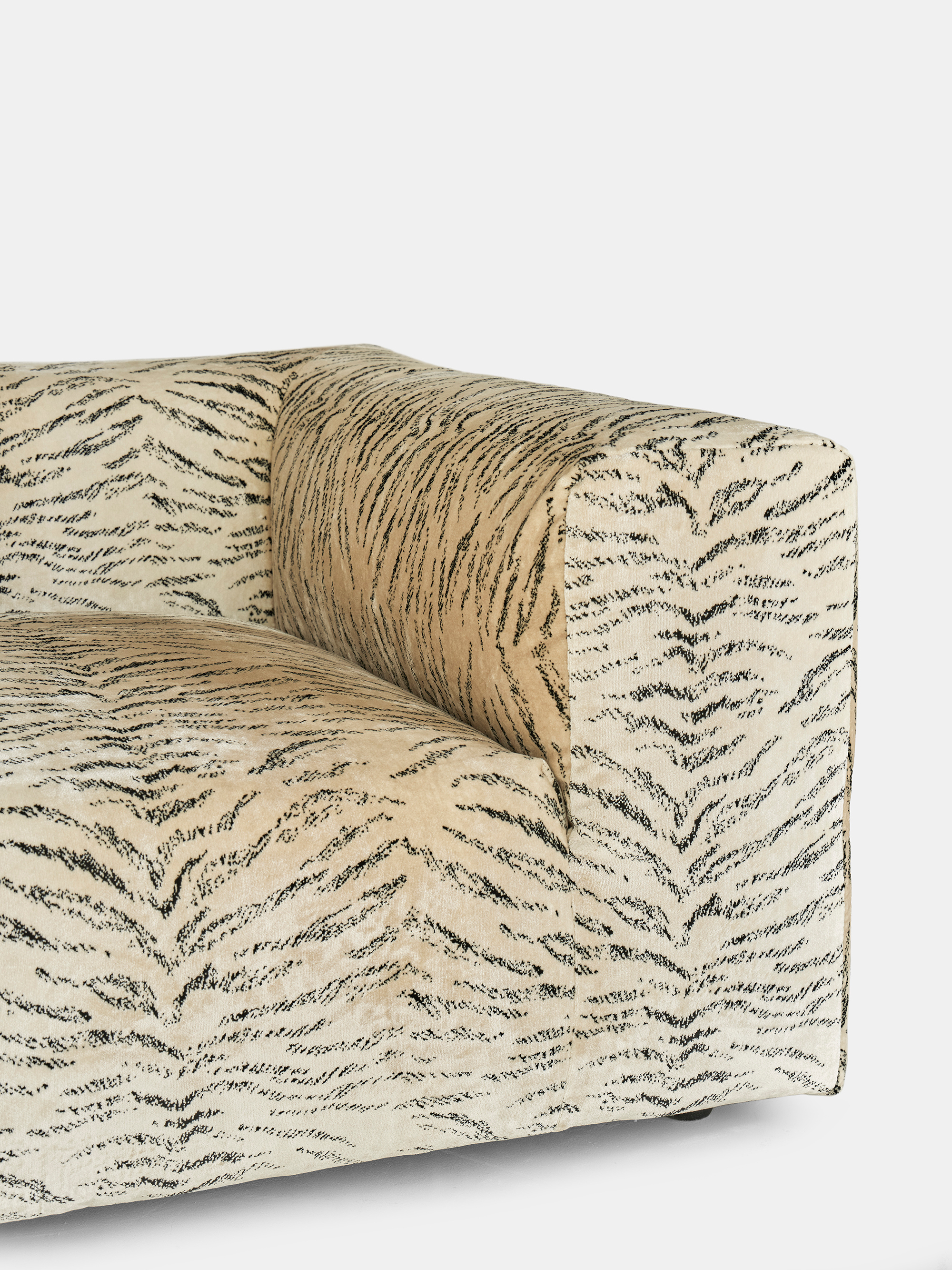 59703 C0fade7c22 70s Sofa 1 Portrait