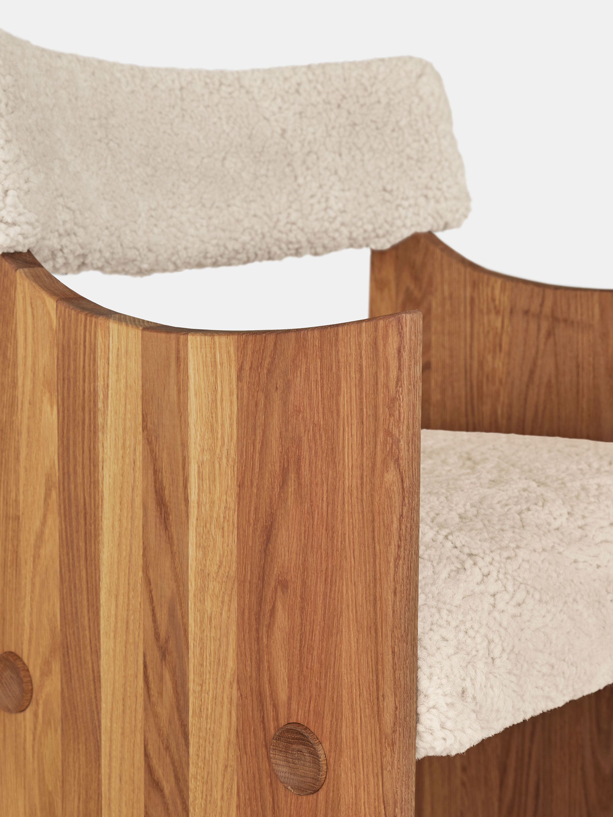 59717 B822c41018 Axel Chair Sheepskin Moonlight Oak Portrait