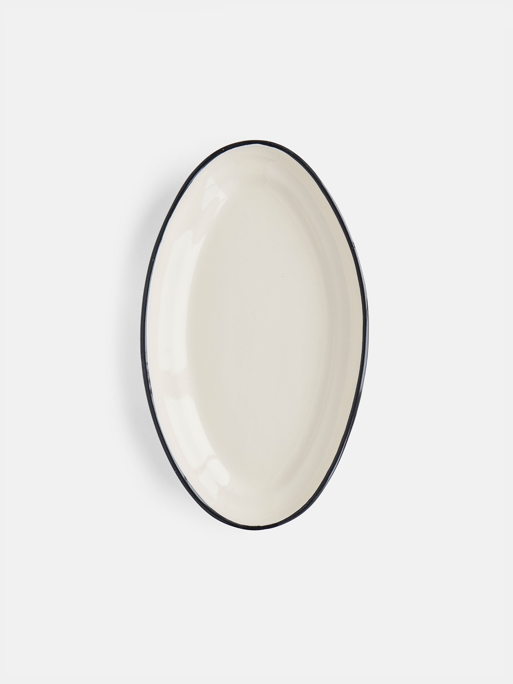 59894 2583809229 Artilleriet Ateliers The Line Oval Plate Medium Black Border 1 Portrait