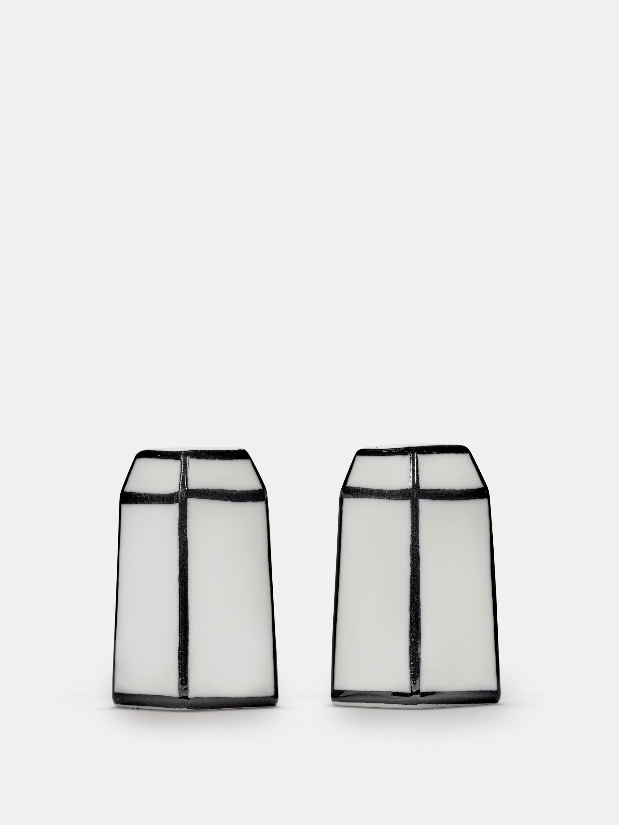 60173 00363edcc4 Serax Cart Blanche Salt And Pepper 1 Portrait