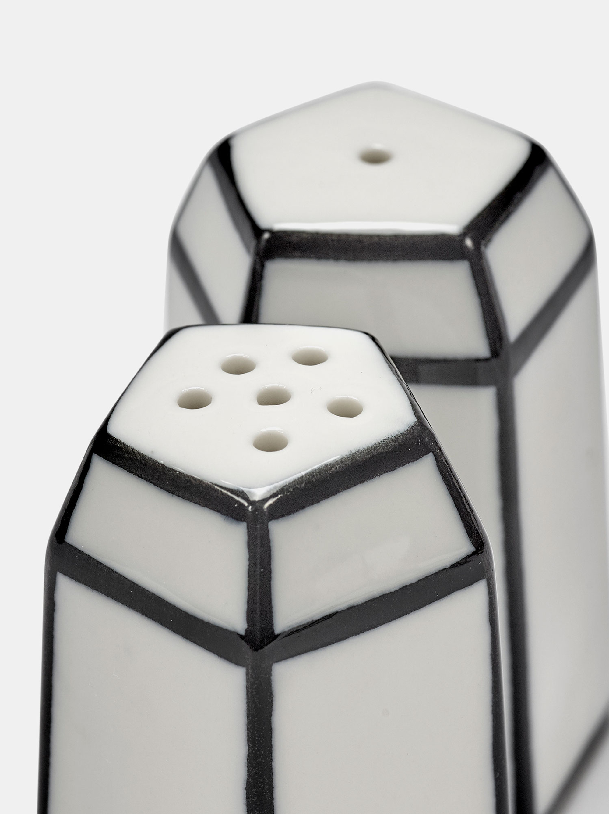 60173 A99512dce7 Serax Cart Blanche Salt And Pepper 2 Portrait