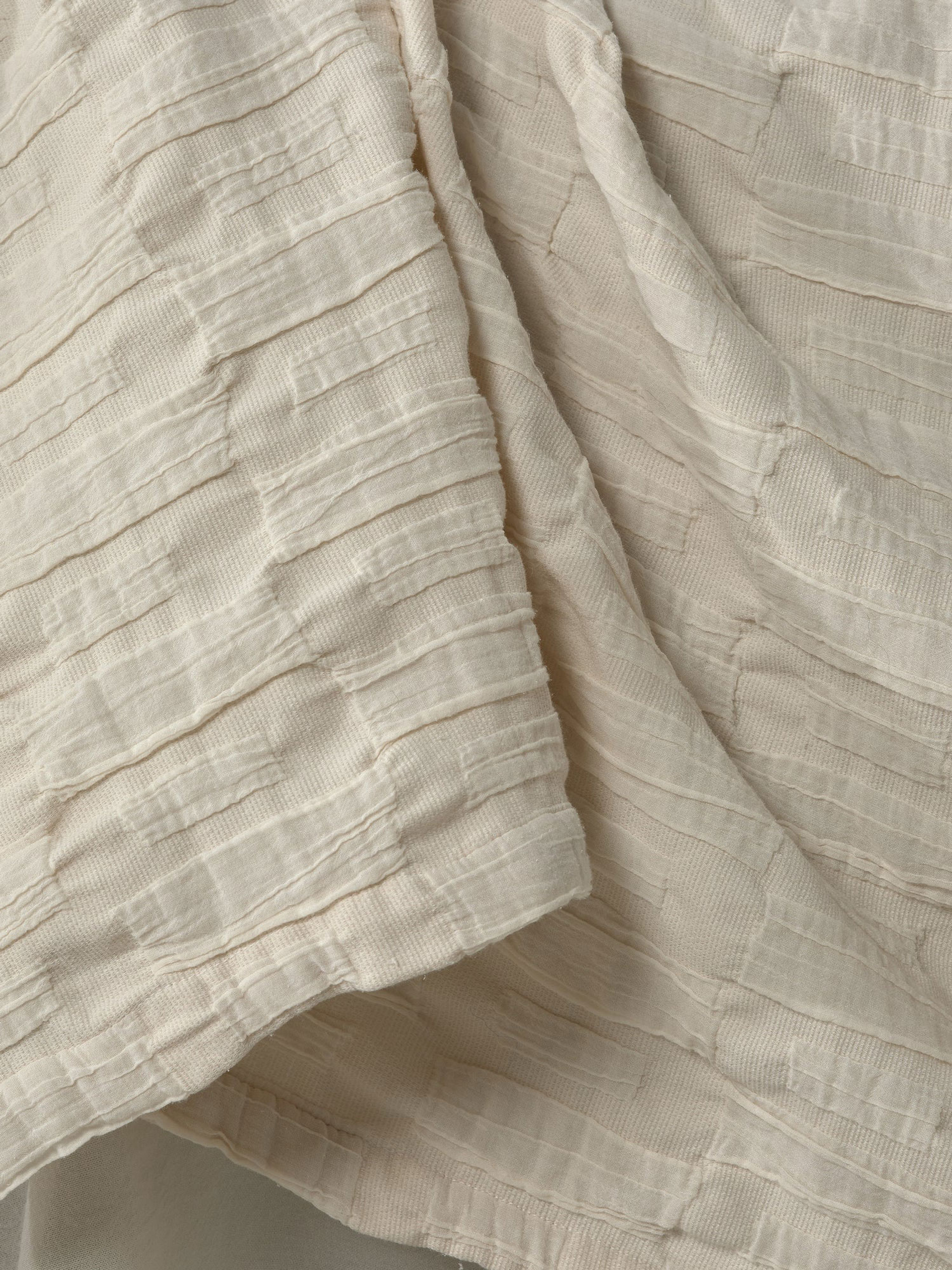 60406 E69ca8943b Marco Bedcover 240x260 39 Naturale 1 Portrait