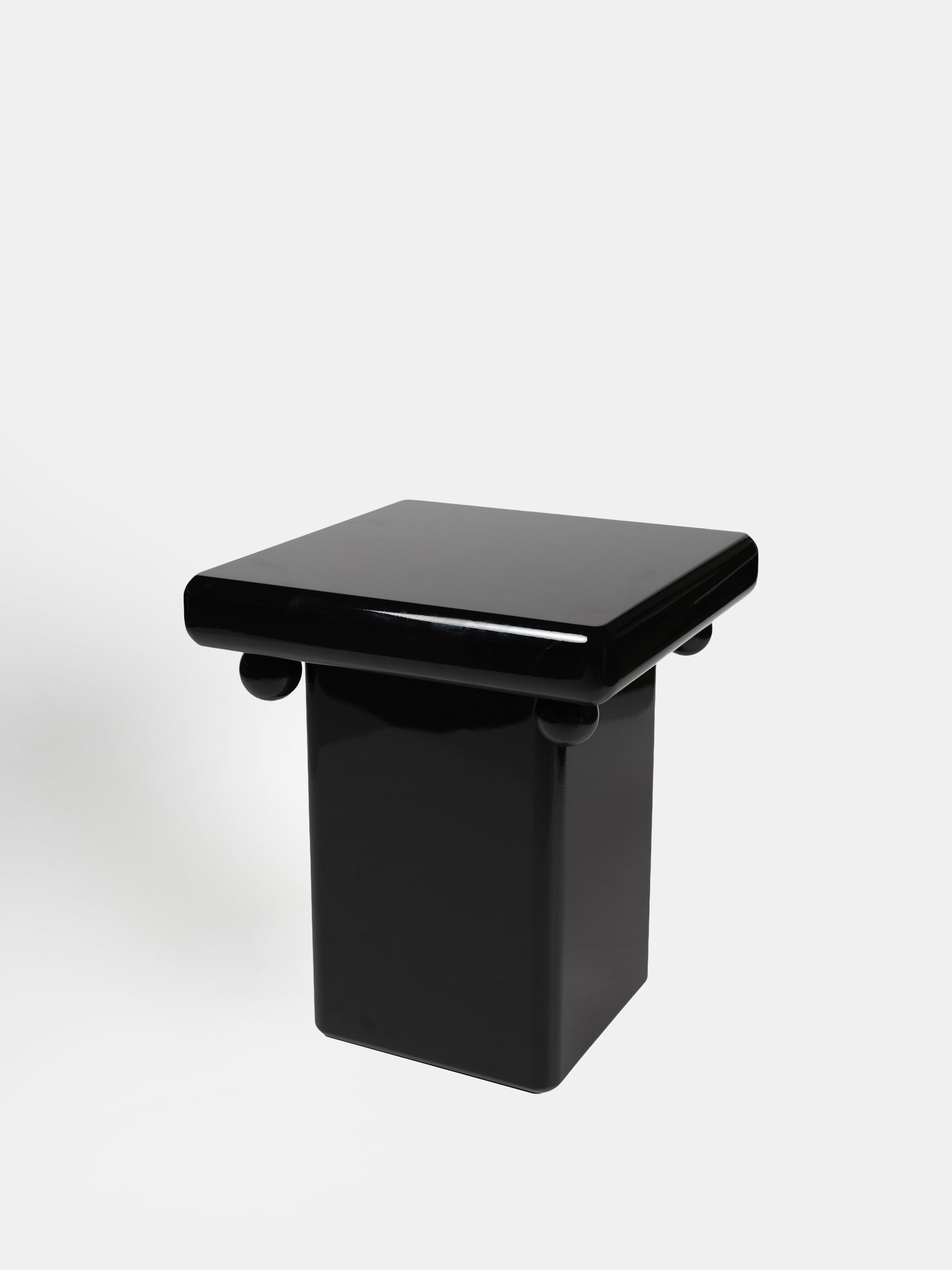 60782 A66e141412 Stoolblack 1 Portrait