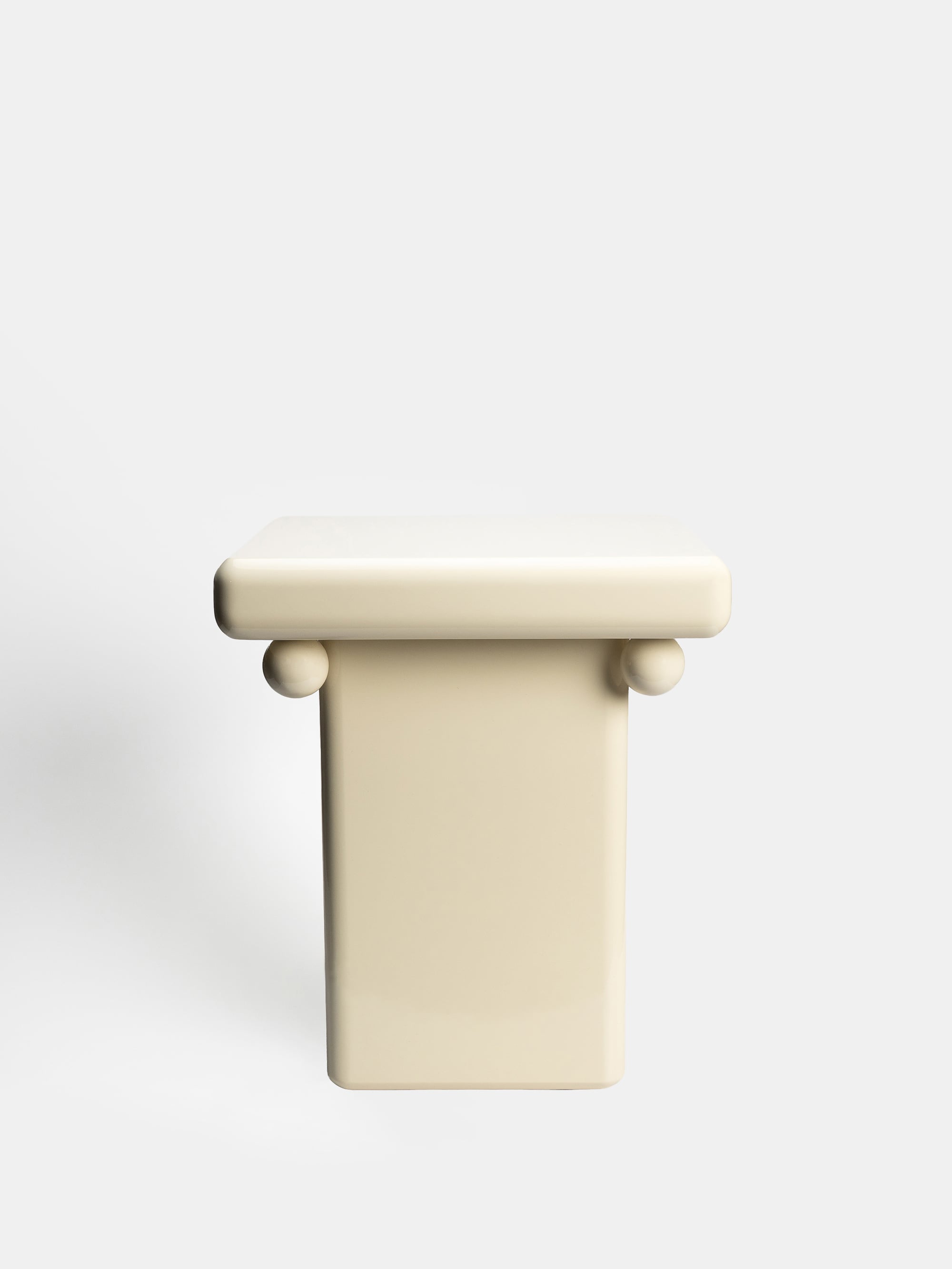 60783 7663e233ad Stoolwhite Portrait