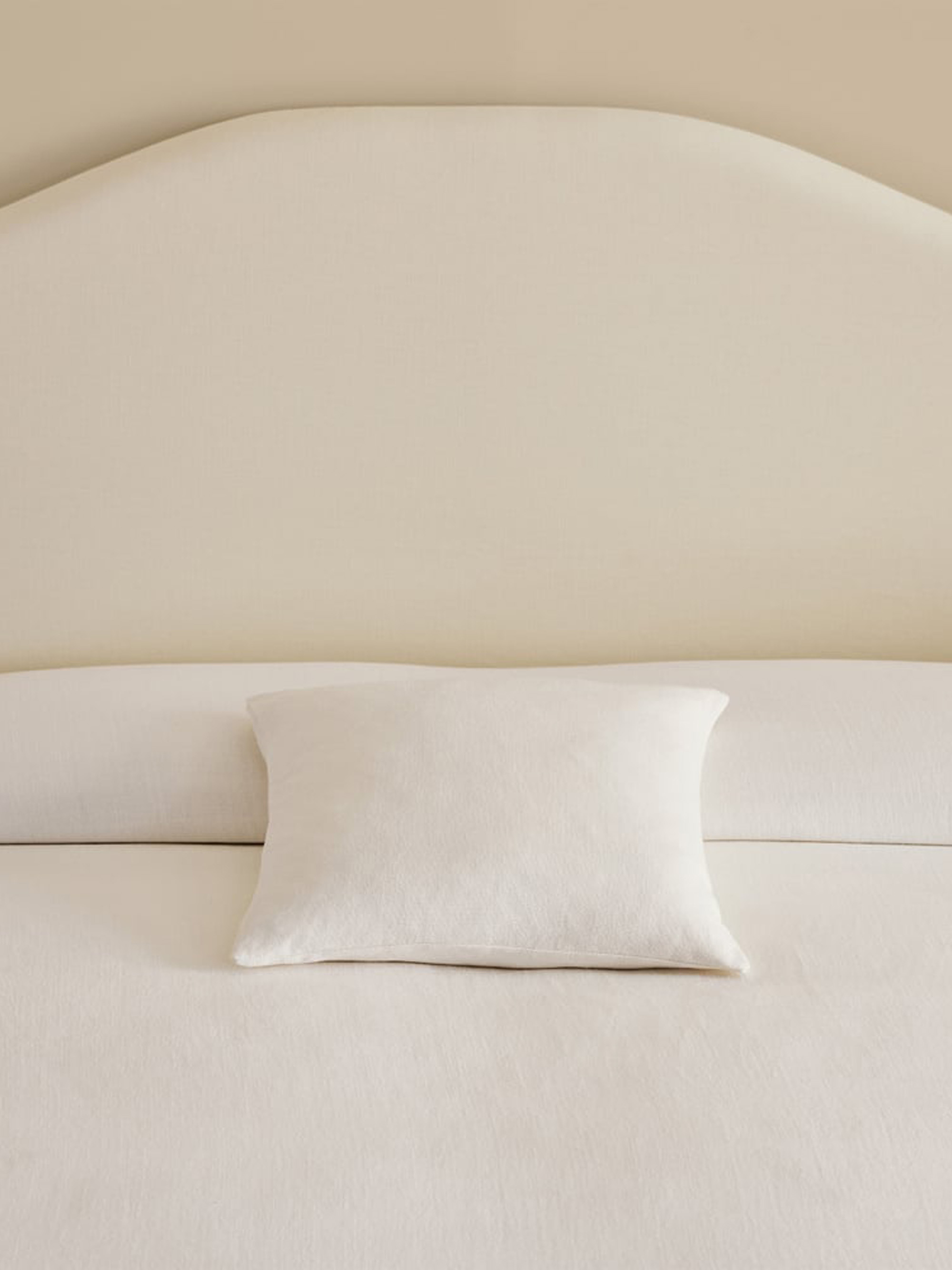 60939 511085e111 61050 Ce46a6e145 Studio Linen Pillow Case 50x90 White 3 Original Portrait