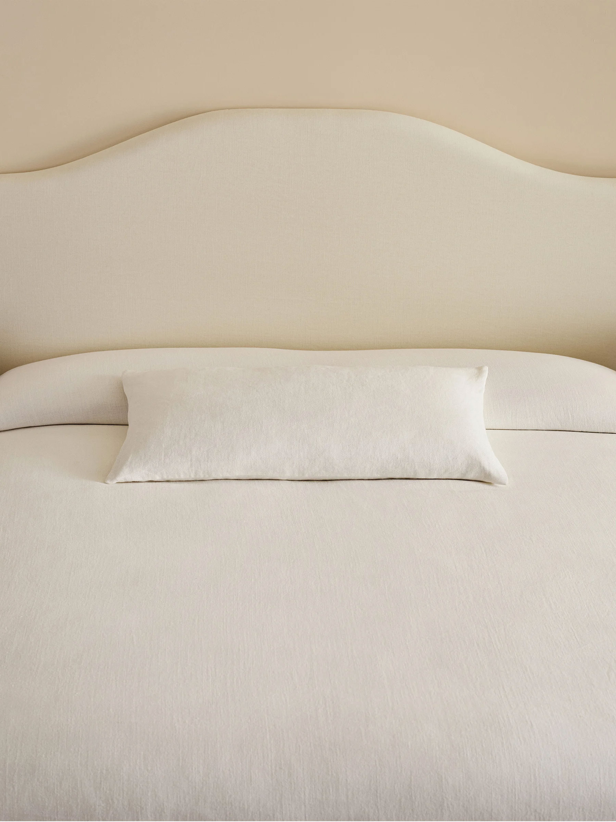 60951 Fa8403bec4 799 D10444e7e6 Studio Linen Throw White 5 2400 Portrait
