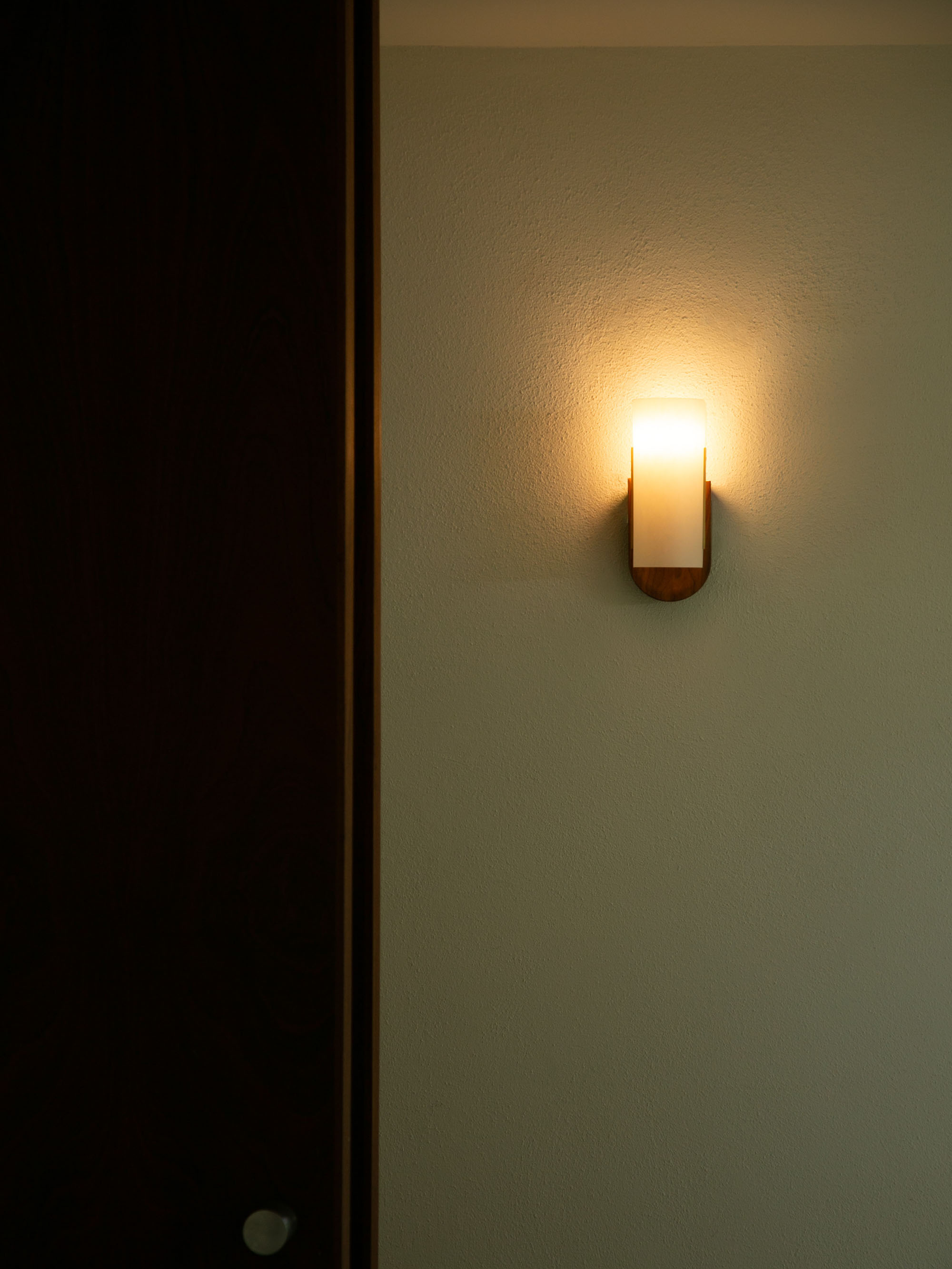 61170 Abe1d8d45e Modernist Timber Wall Lamp Joe Armitage 2 Portrait
