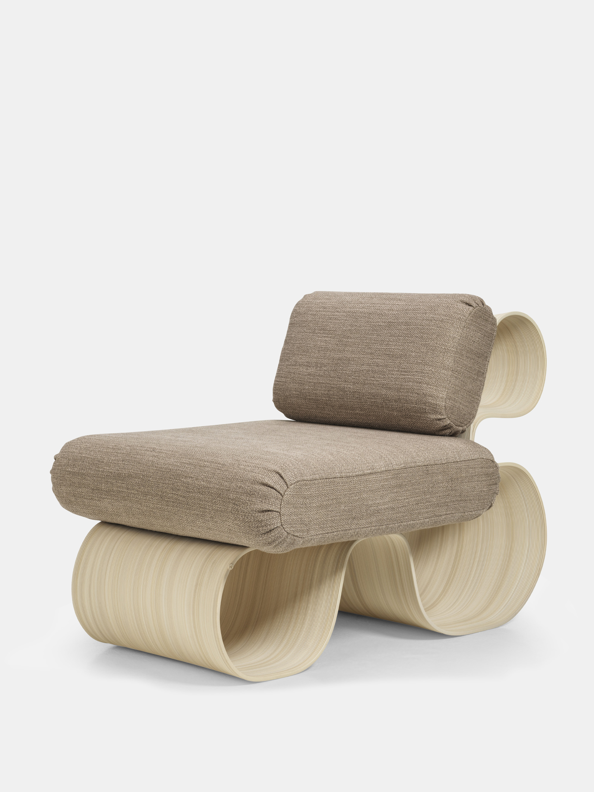 61184 D419660a1c Eel Lounge Chair Blond Portrait