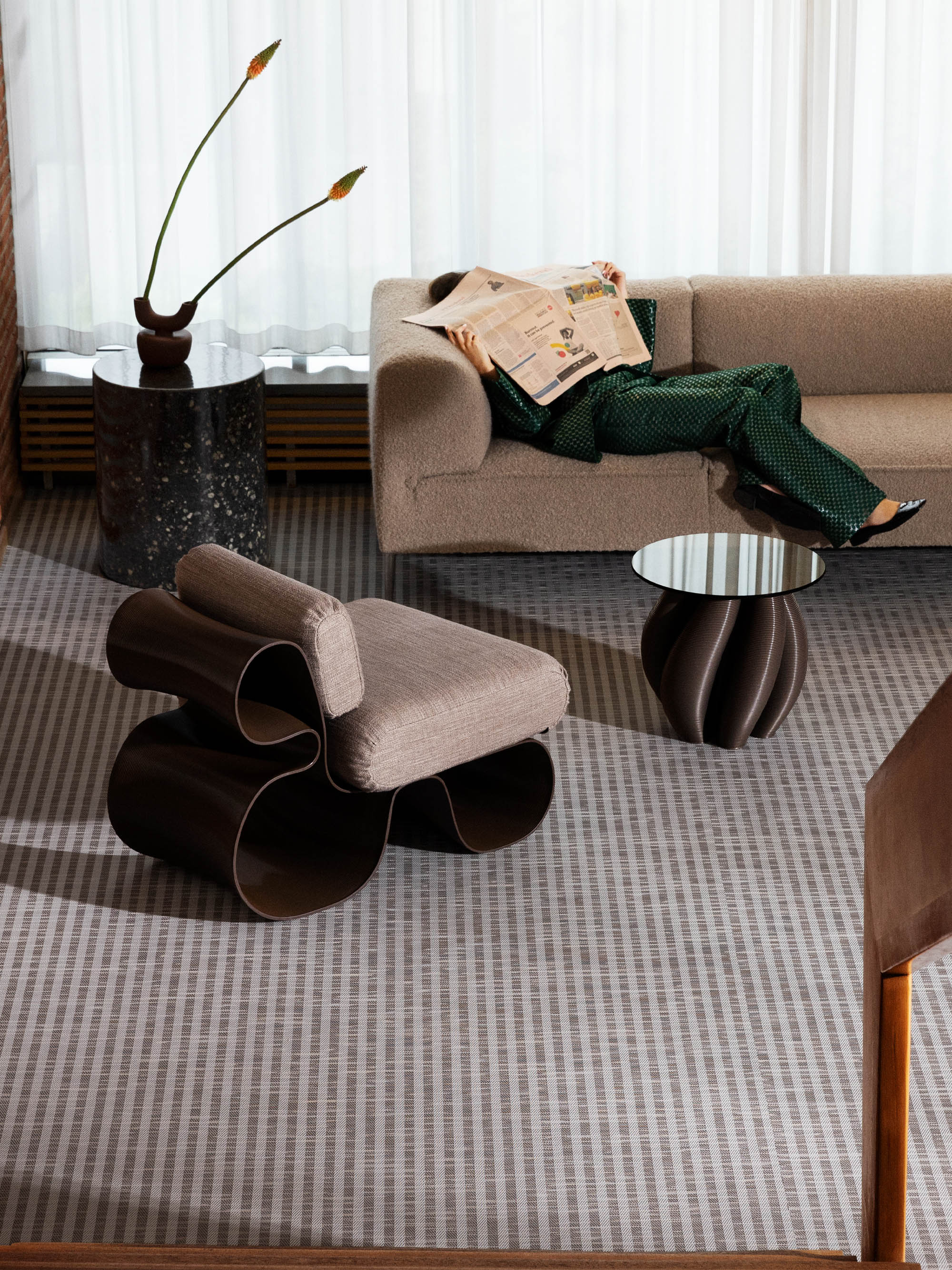 61185 B665a23990 Eel Lounge Chair Black 5 Portrait