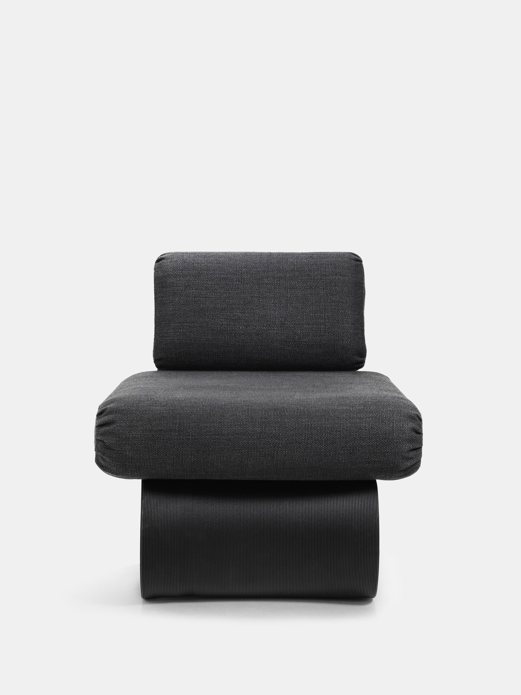 61185 F319349881 Eel Lounge Chair Black 3137243 Portrait