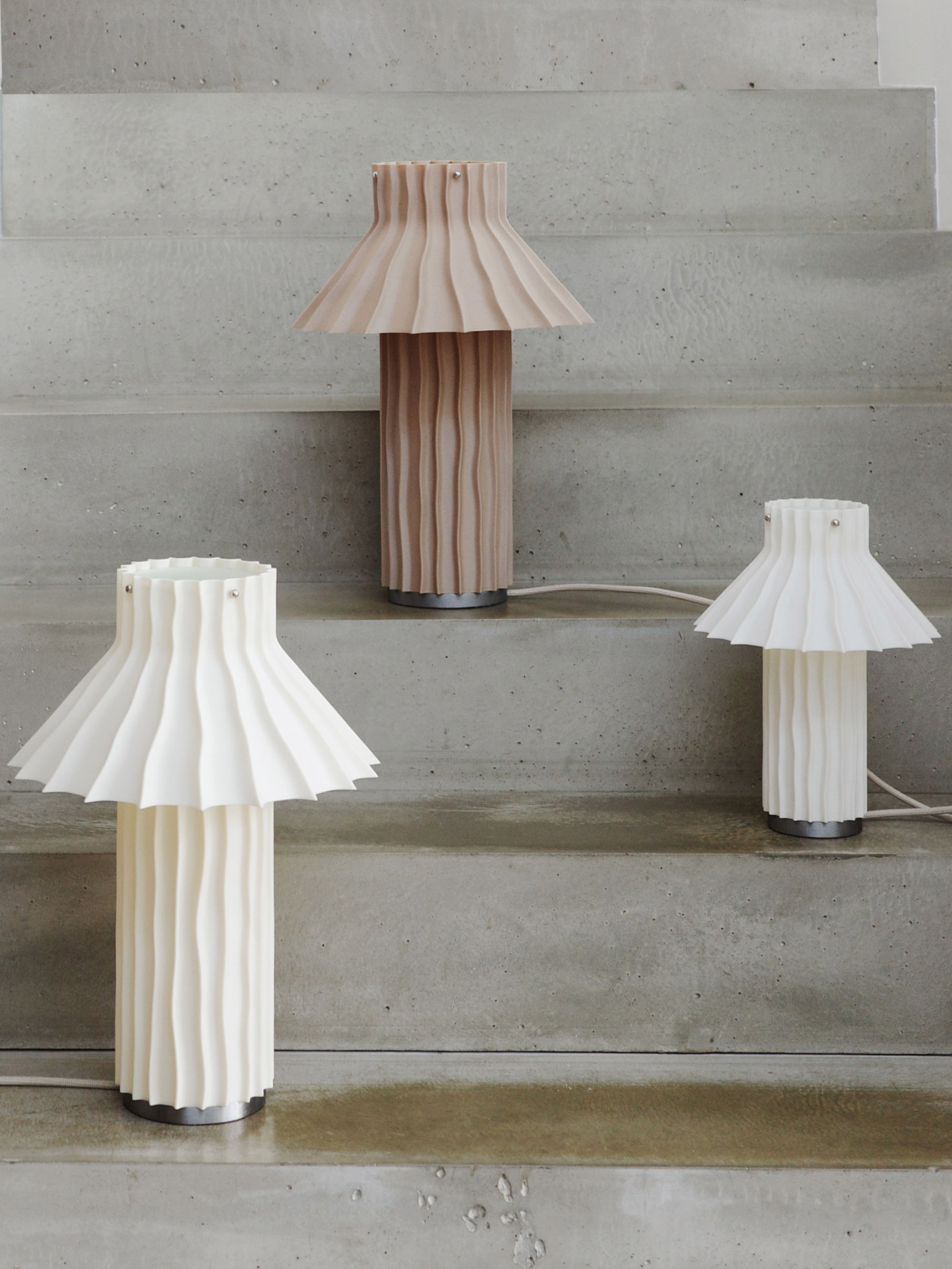 61210 2a2c8c2d3a Kakta Table Lamp Large Vanilla Hyfer Objects 6137064 Portrait