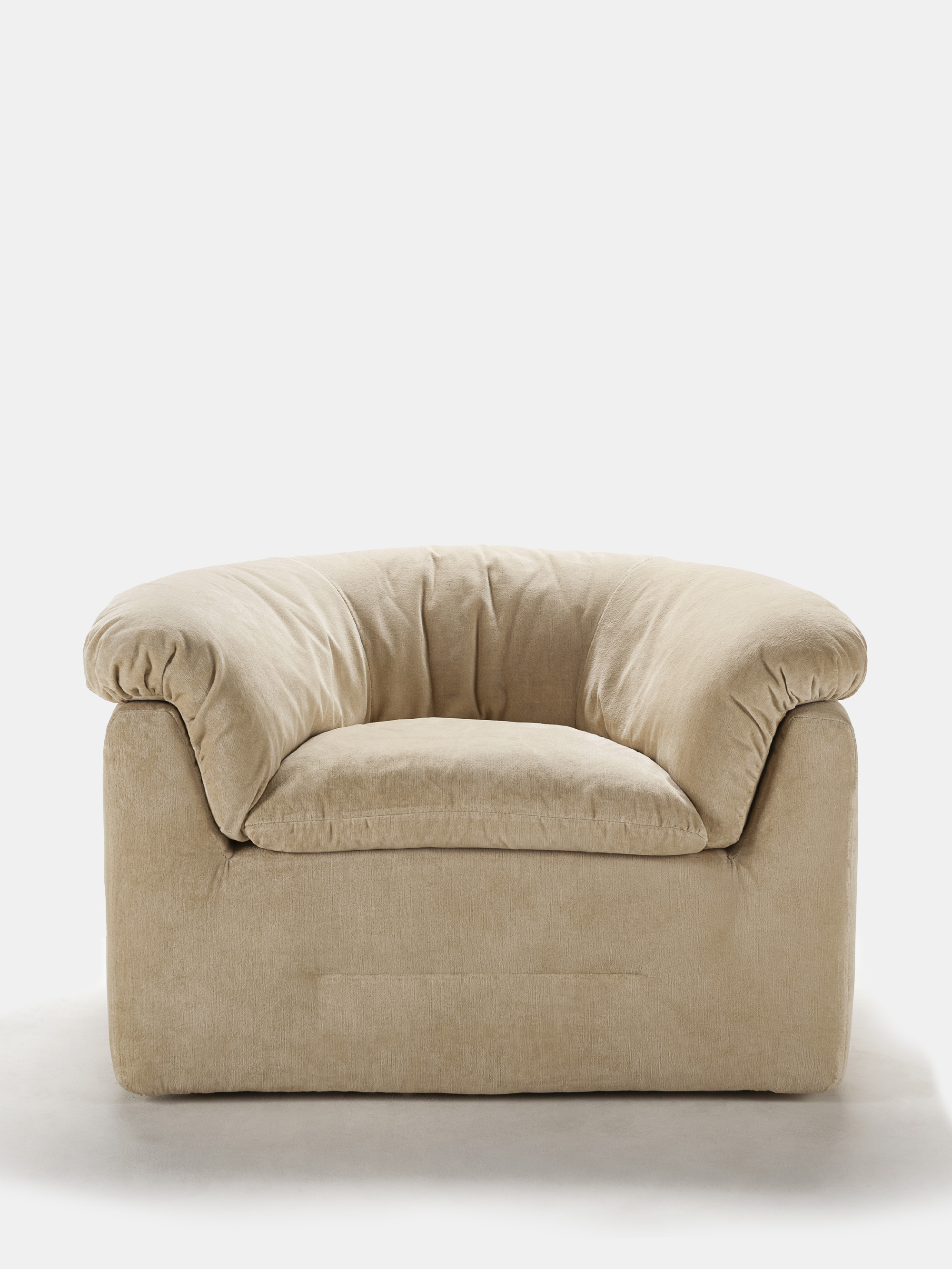 61386 Eae112358d Butter Sofa Tacchini Portrait