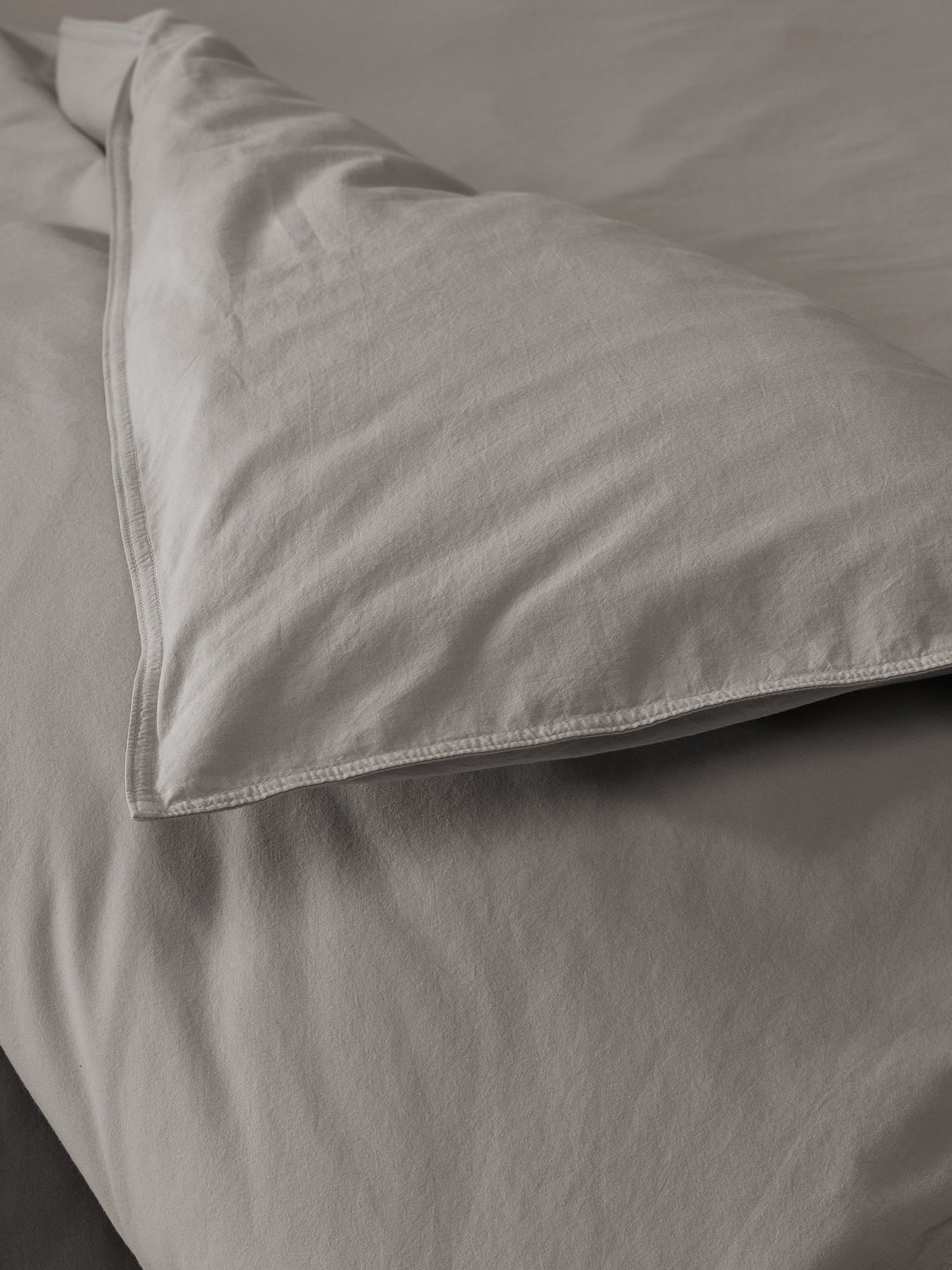 61446 Fece43fcbf Tale Fumo Bed Portrait