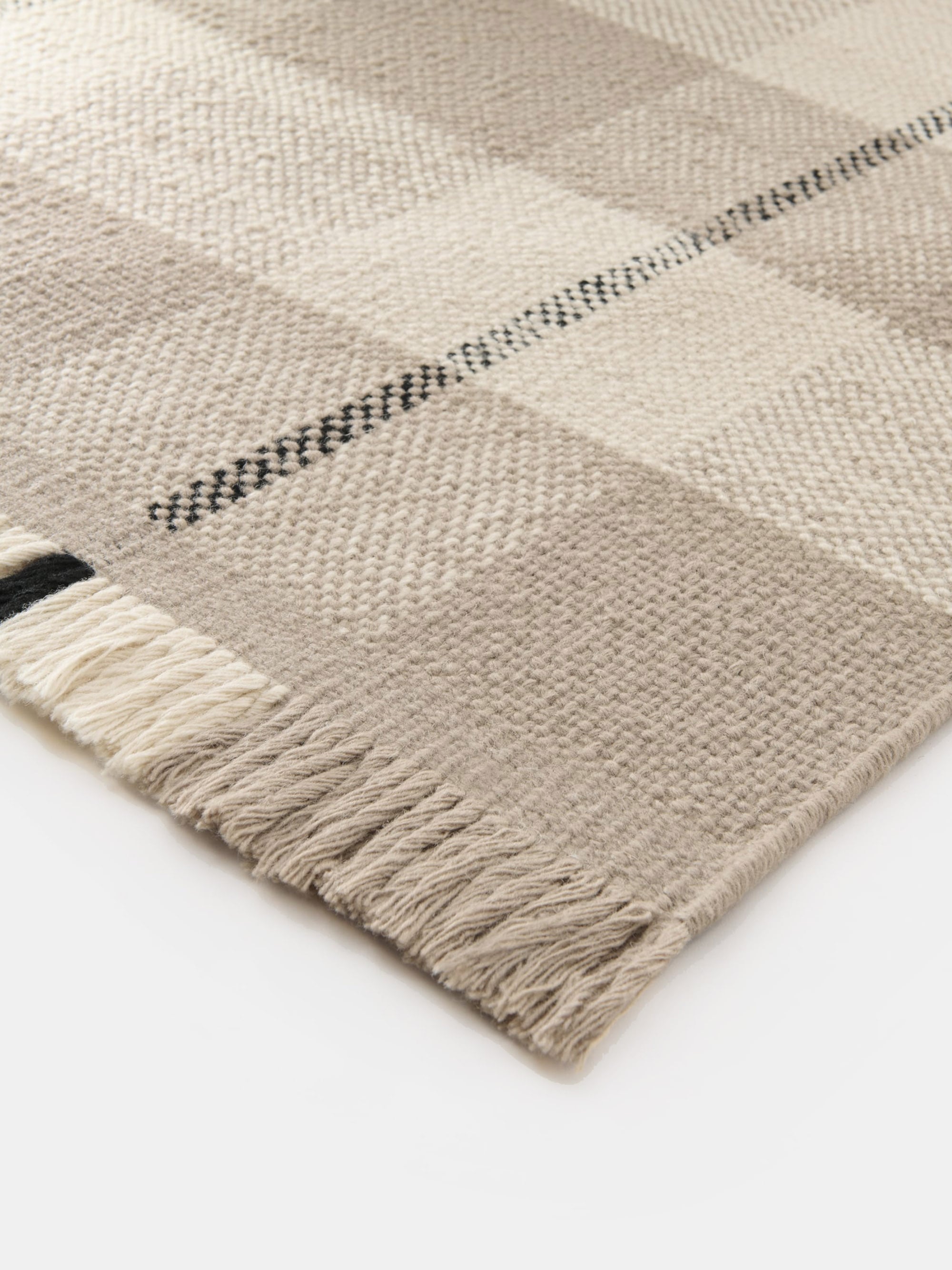 61517 0cc9fa7d06 Plaid Sand Cream Nordic Knots 4 Portrait