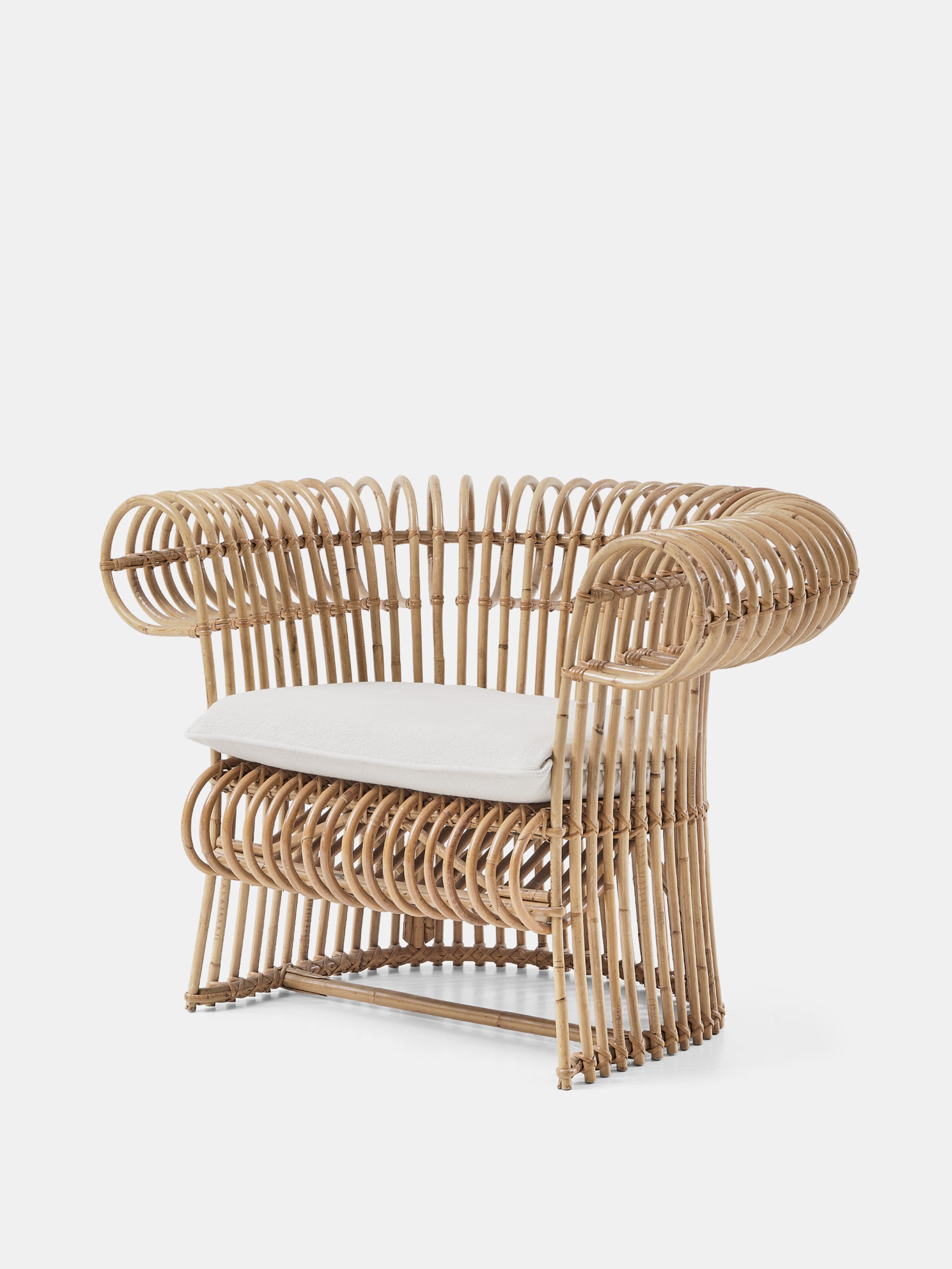 61822 9fd6d123f3 R 513 Indoor Armchair Portrait