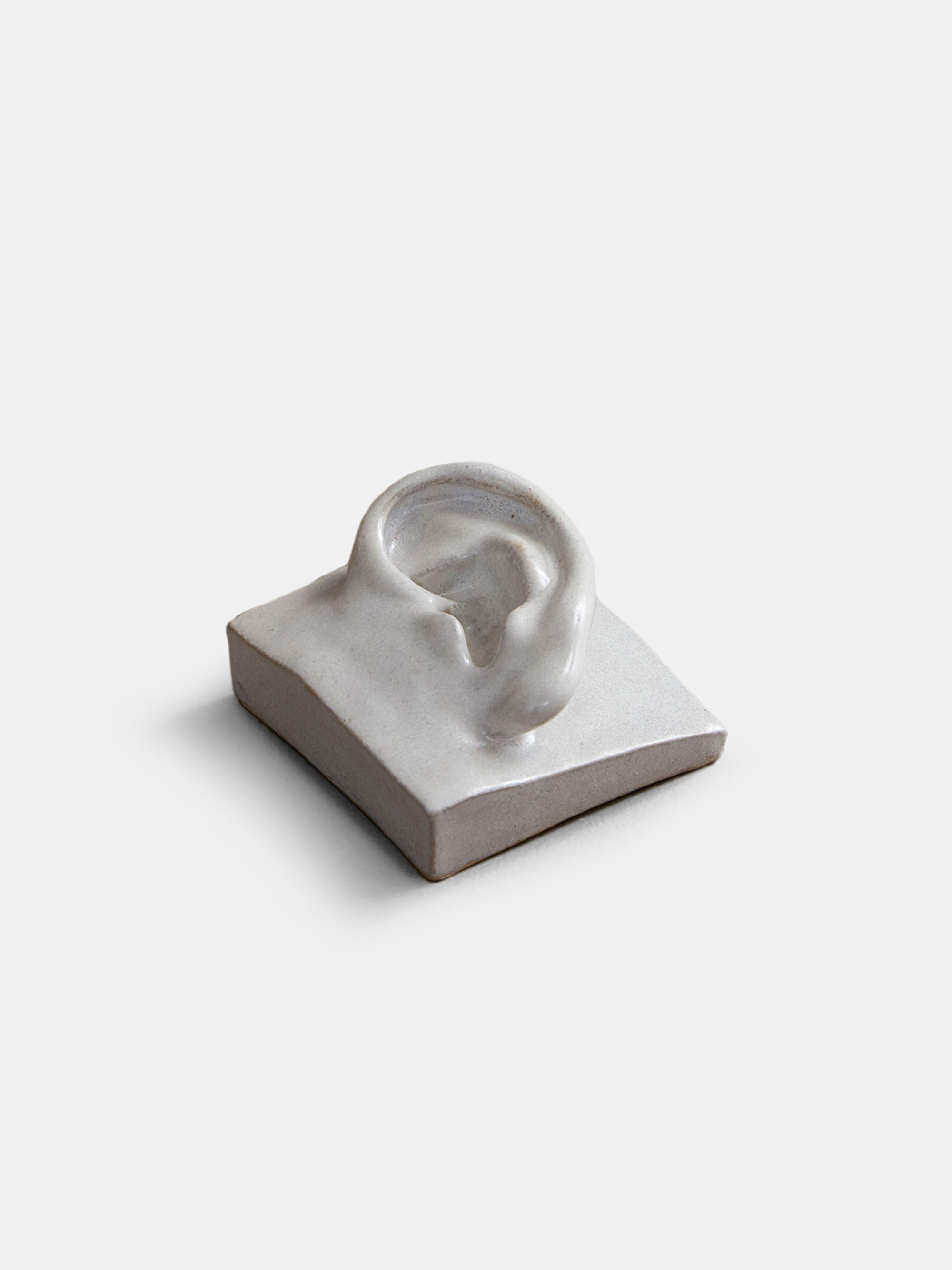 61826 E16124788d 56143 12113ce700 Ear White Zoom Portrait