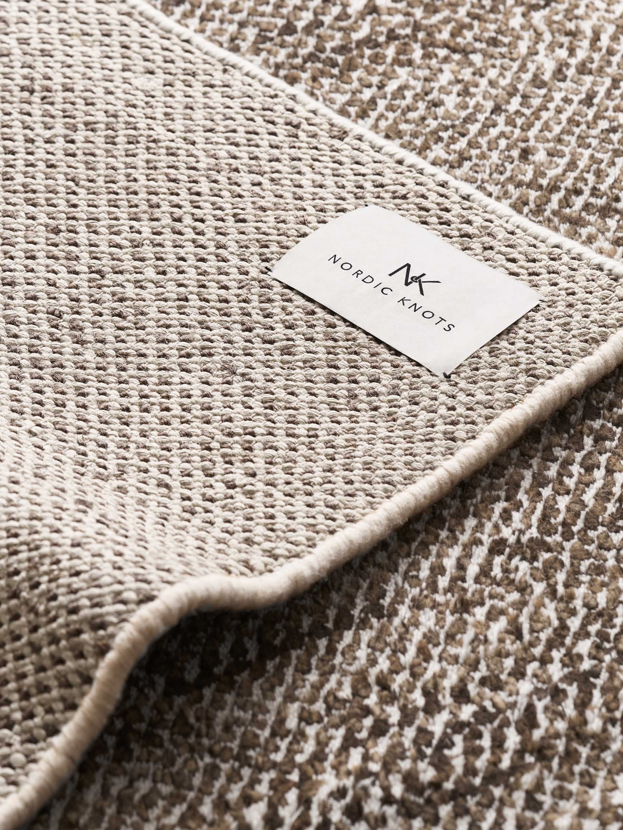 62012 5f58af4eb0 Savanna Dark Jute Cream Detail Portrait