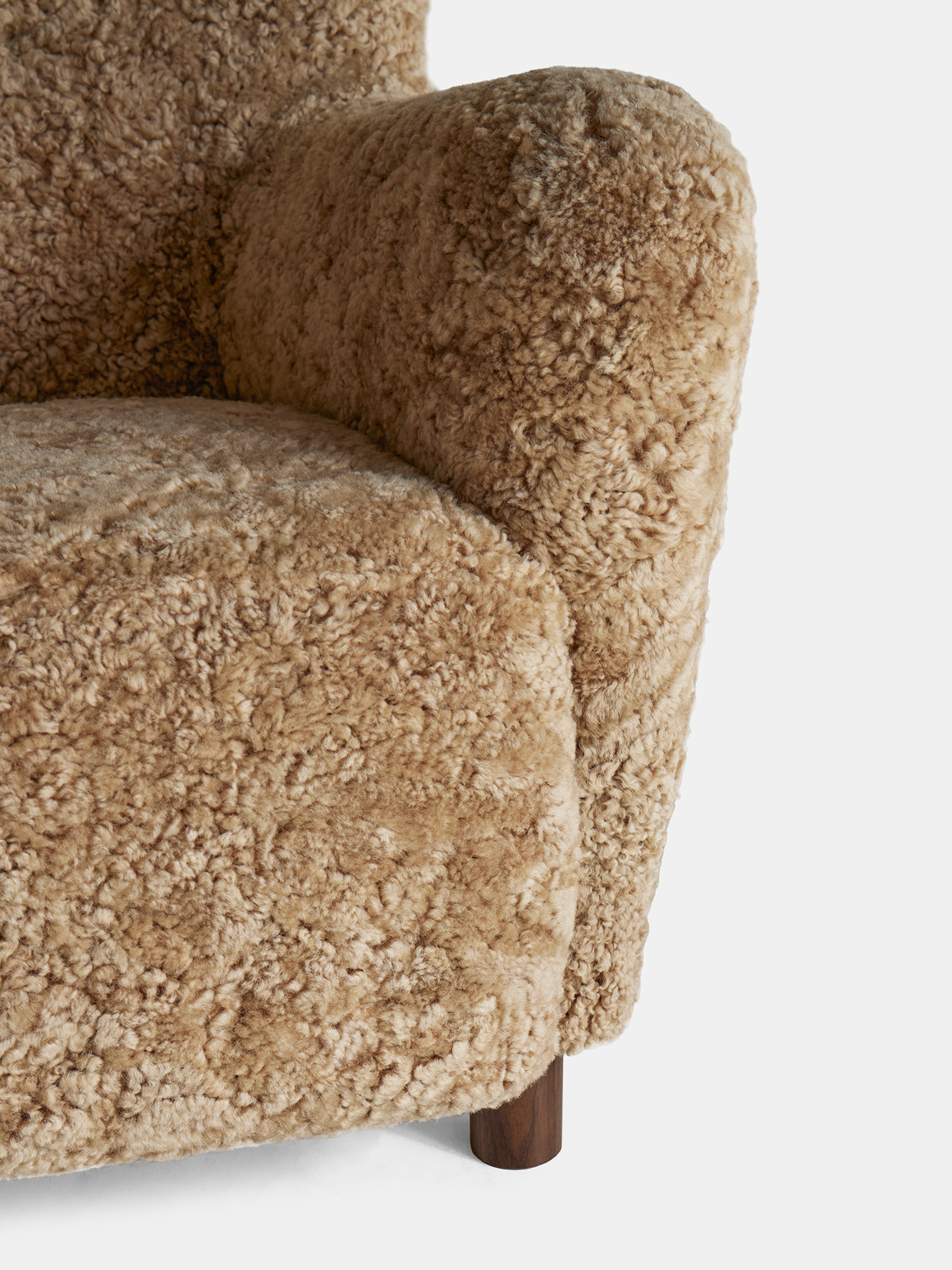 62064 4507762151 54 Chair Walnut Sheepskin Maple 4 Portrait