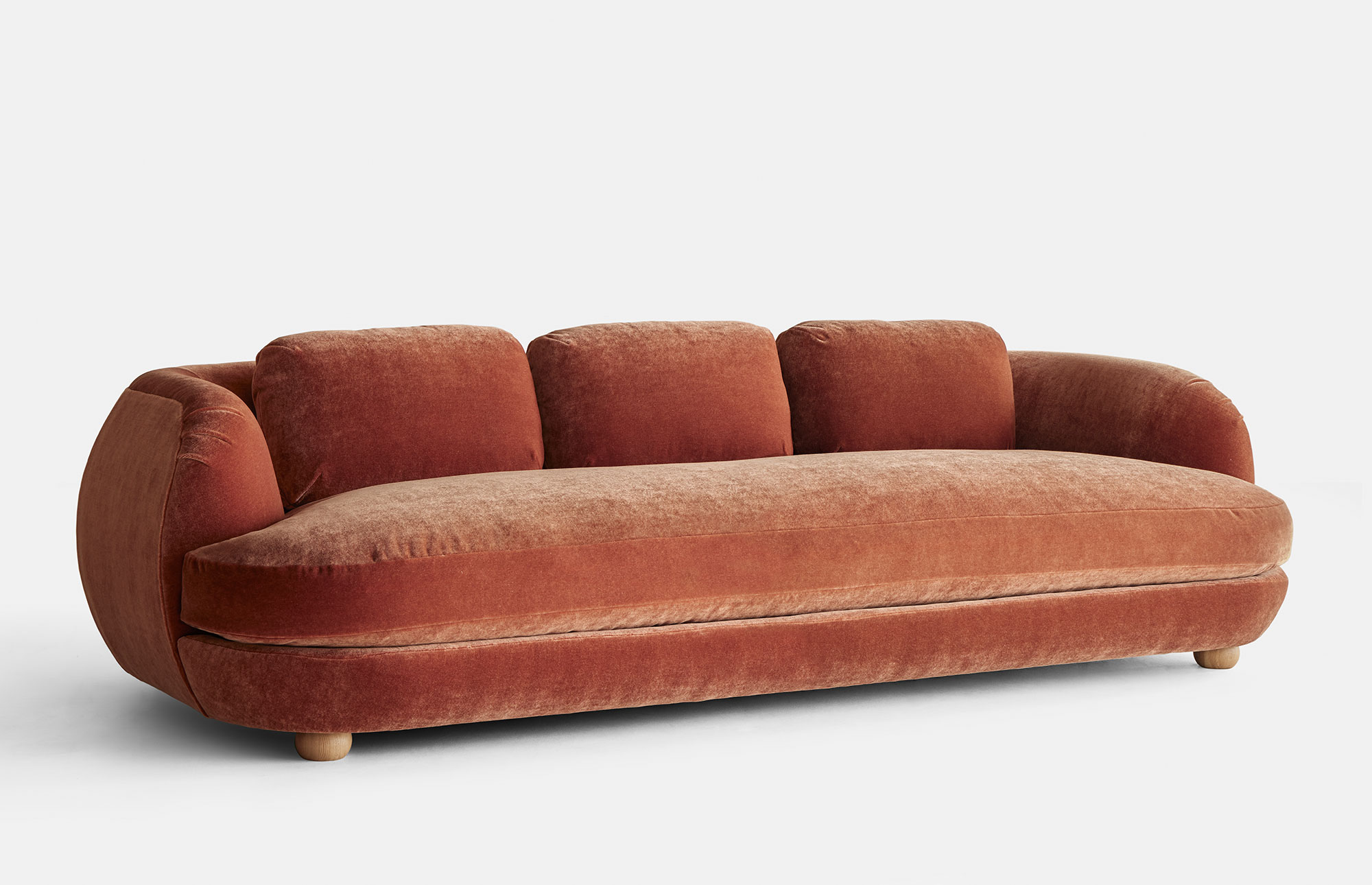 62066 00a267cb39 Mamma Sofa Mohair 2 Portrait