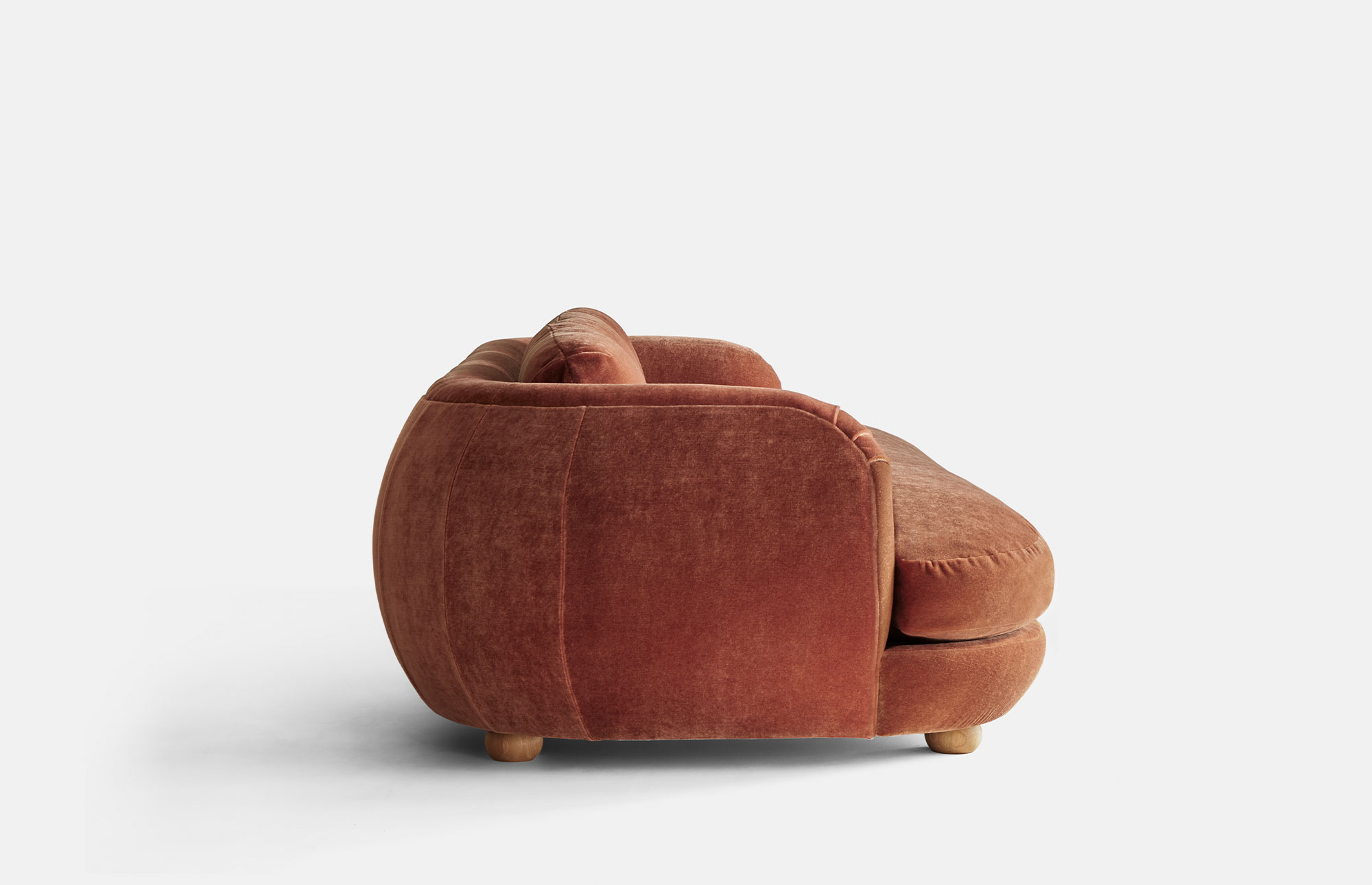 62066 51a6f40dc8 Mamma Sofa Mohair 3 Portrait
