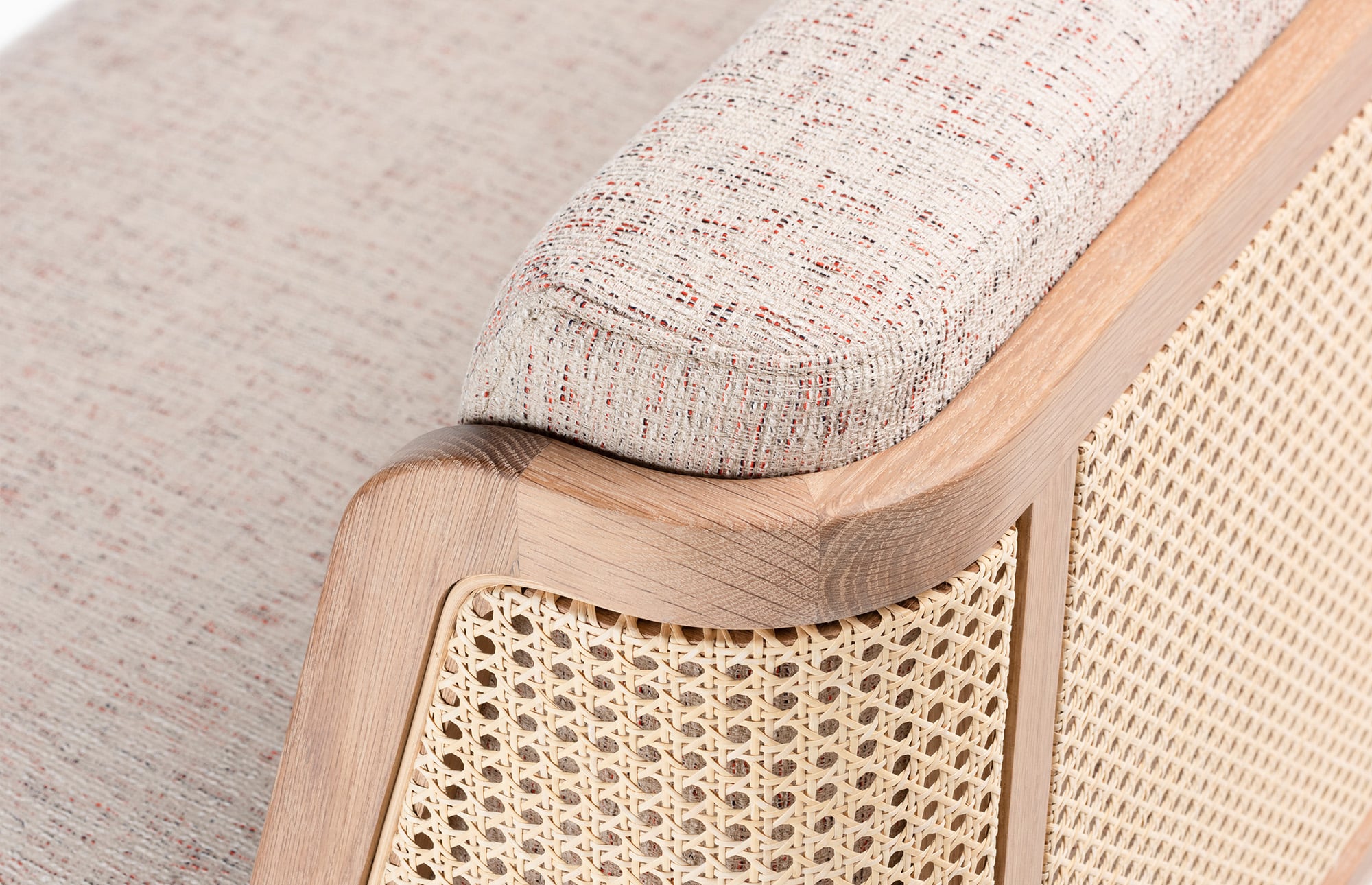 62139 96ec0e367a Throne Sofa With Rattan Detail Portrait