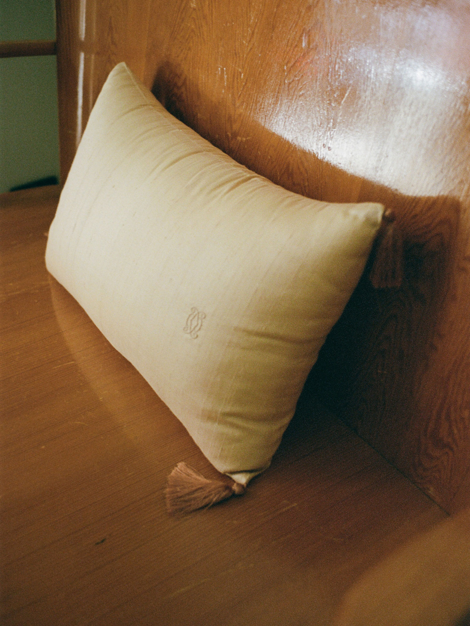62144 B1e72ad212 Cushion5 Portrait